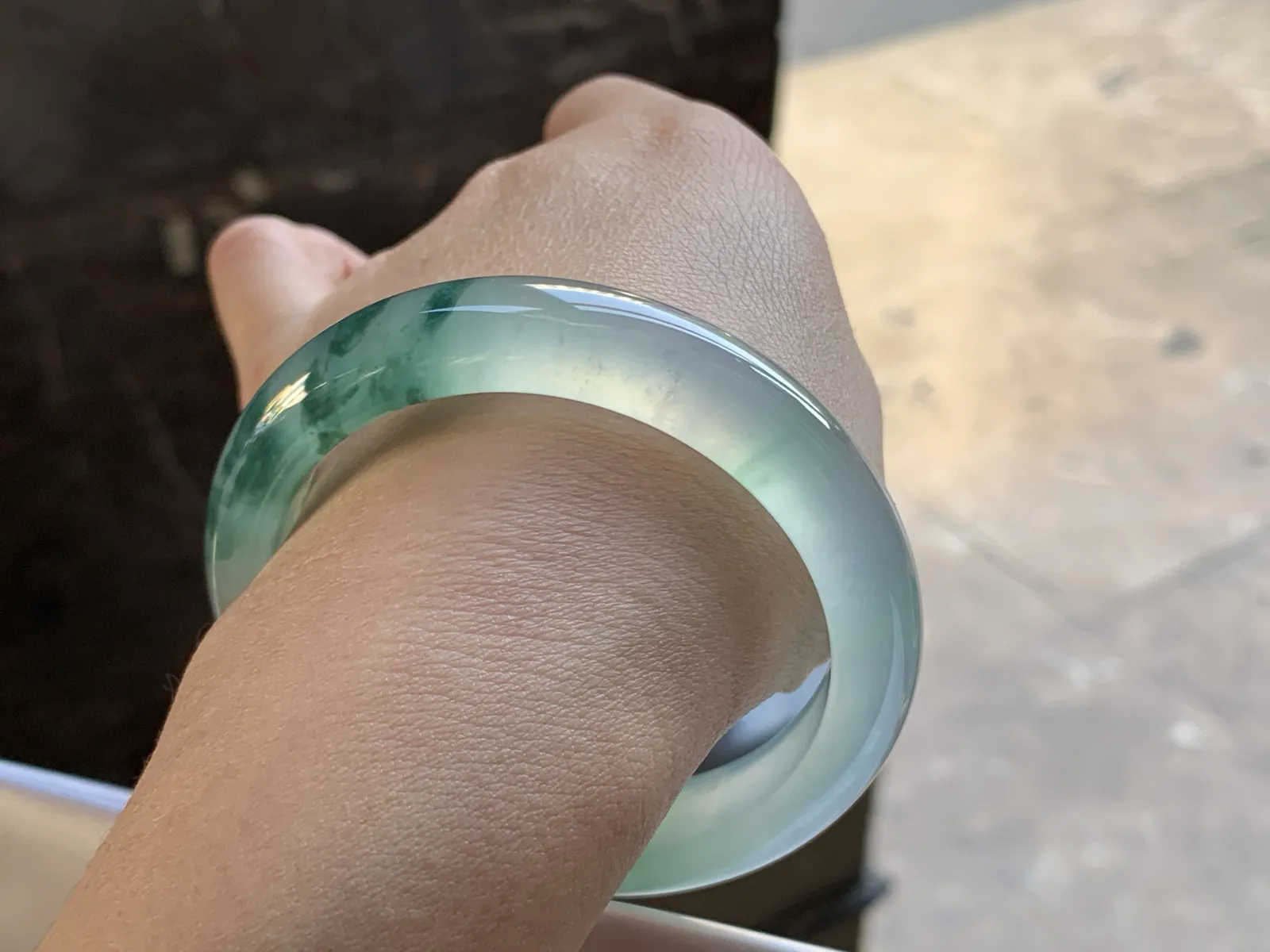 冰蓝花晴水手镯
尺寸：55-12.5-8.5mm
冰味十足 种老肉细