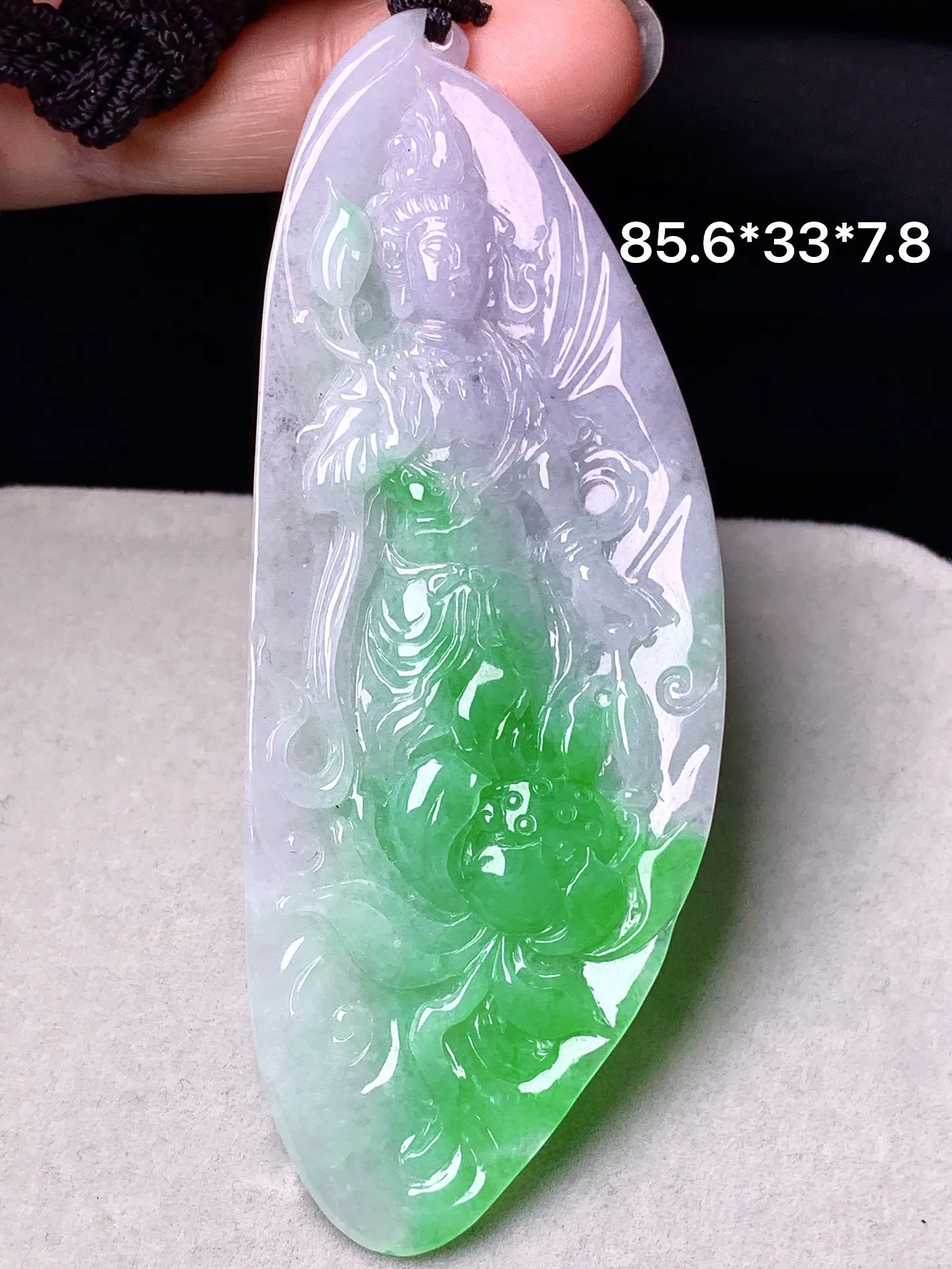 飘绿度母观音菩萨吊坠 玉质细腻 色泽清新艳丽 整体尺寸85.6*33*7.8
