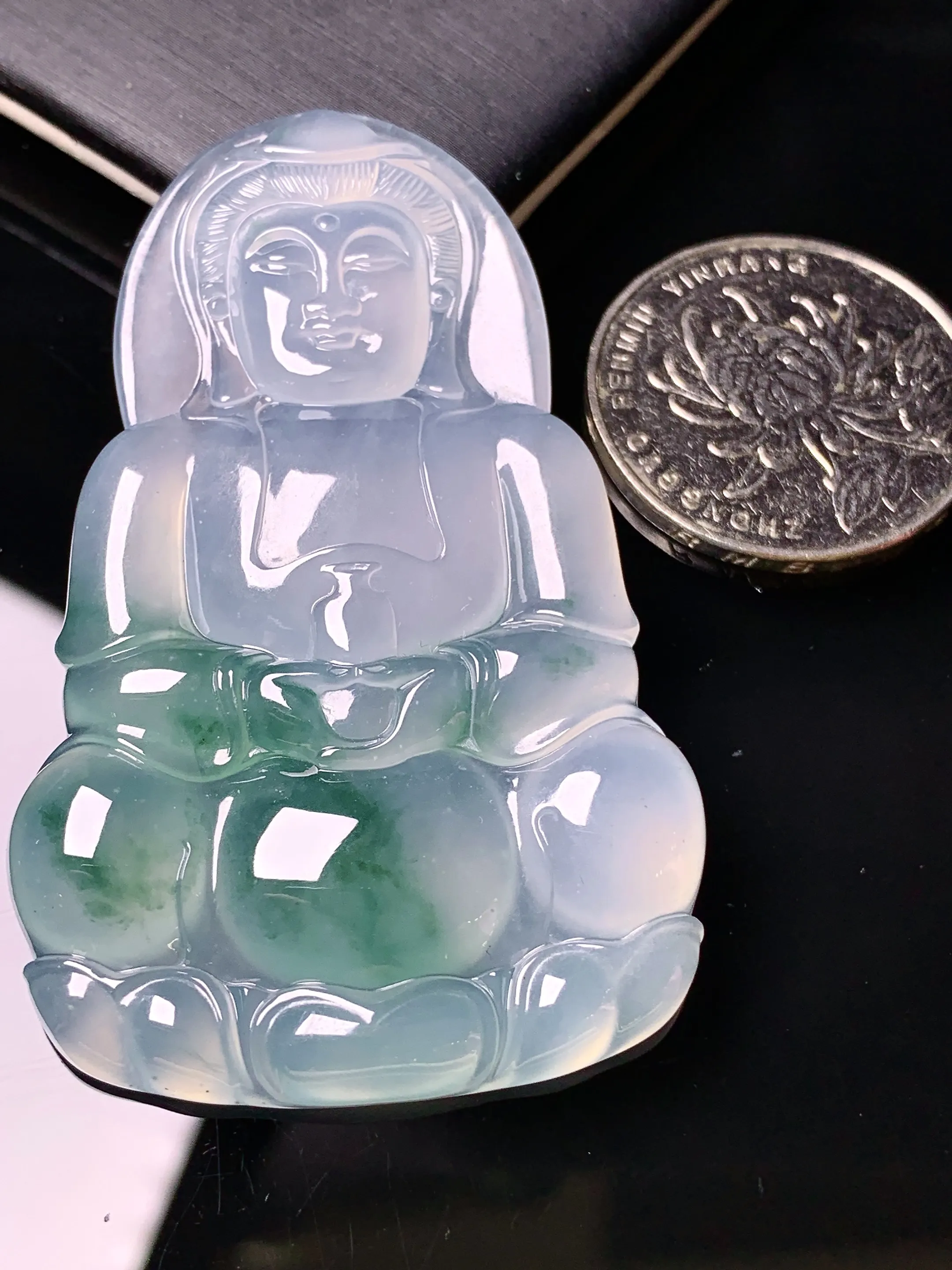 冰种飘绿观音菩萨吊坠 玉质细腻 色泽清新艳丽 整体尺寸59.3*37.7*6