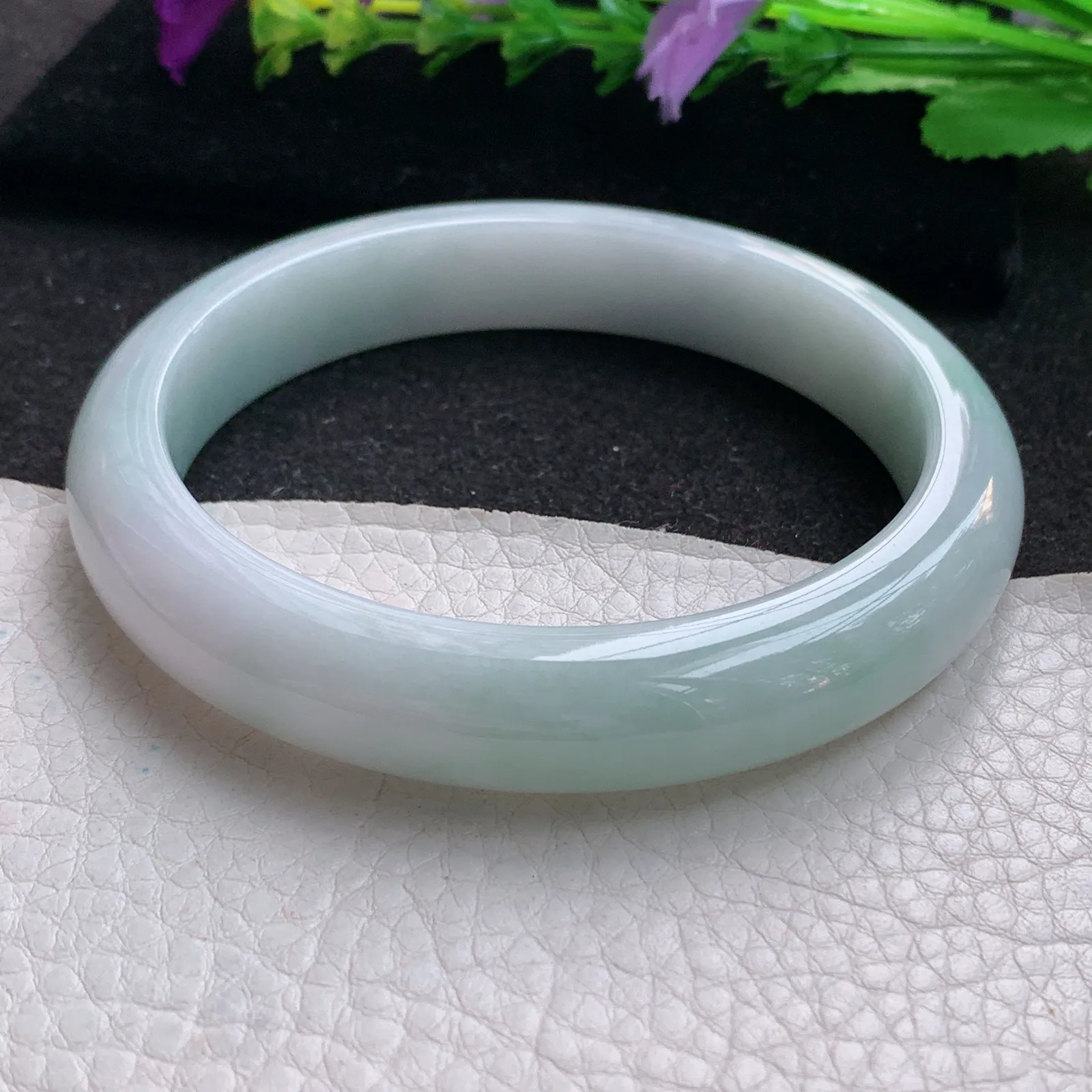 js大圈口66*12.8*8.8平安镯 天然缅甸翡翠浅绿大气宽边玉手镯 玉手环