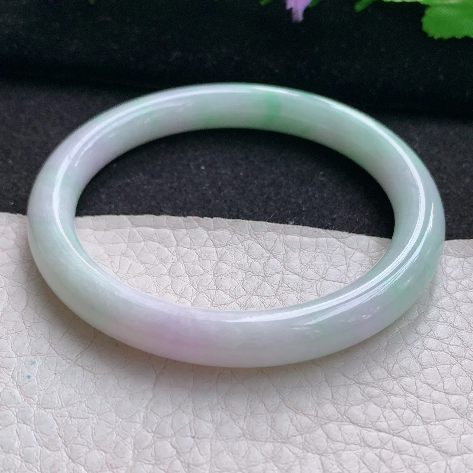 xx实拍55*8.7*8美人镯 天然缅甸翡翠春带彩秀气圆条玉手镯 玉手环