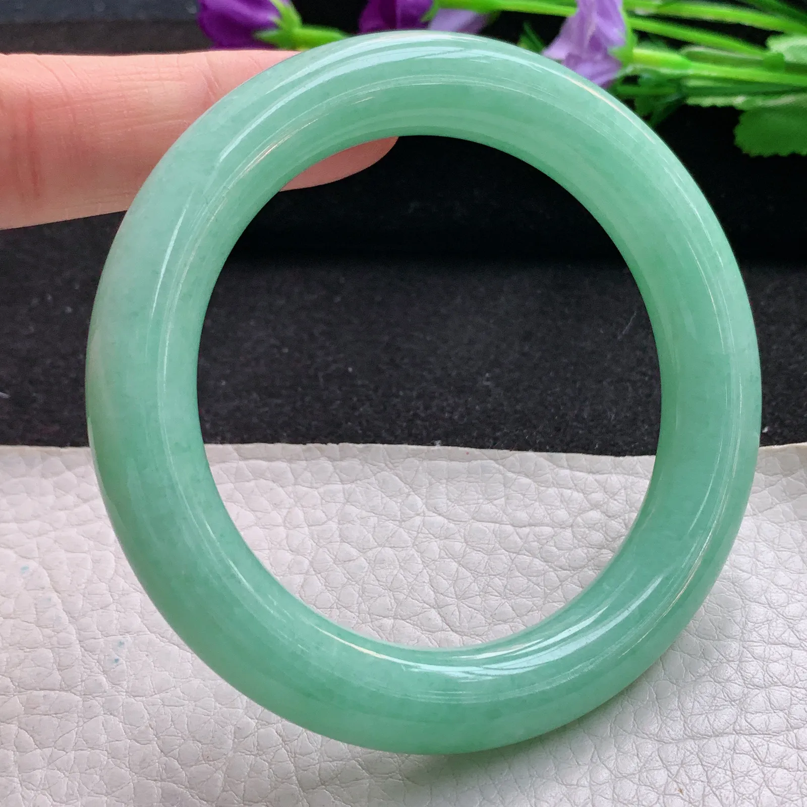 yh实拍57*11.2美人镯 天然缅甸翡翠满绿大气圆条玉手镯 玉手环