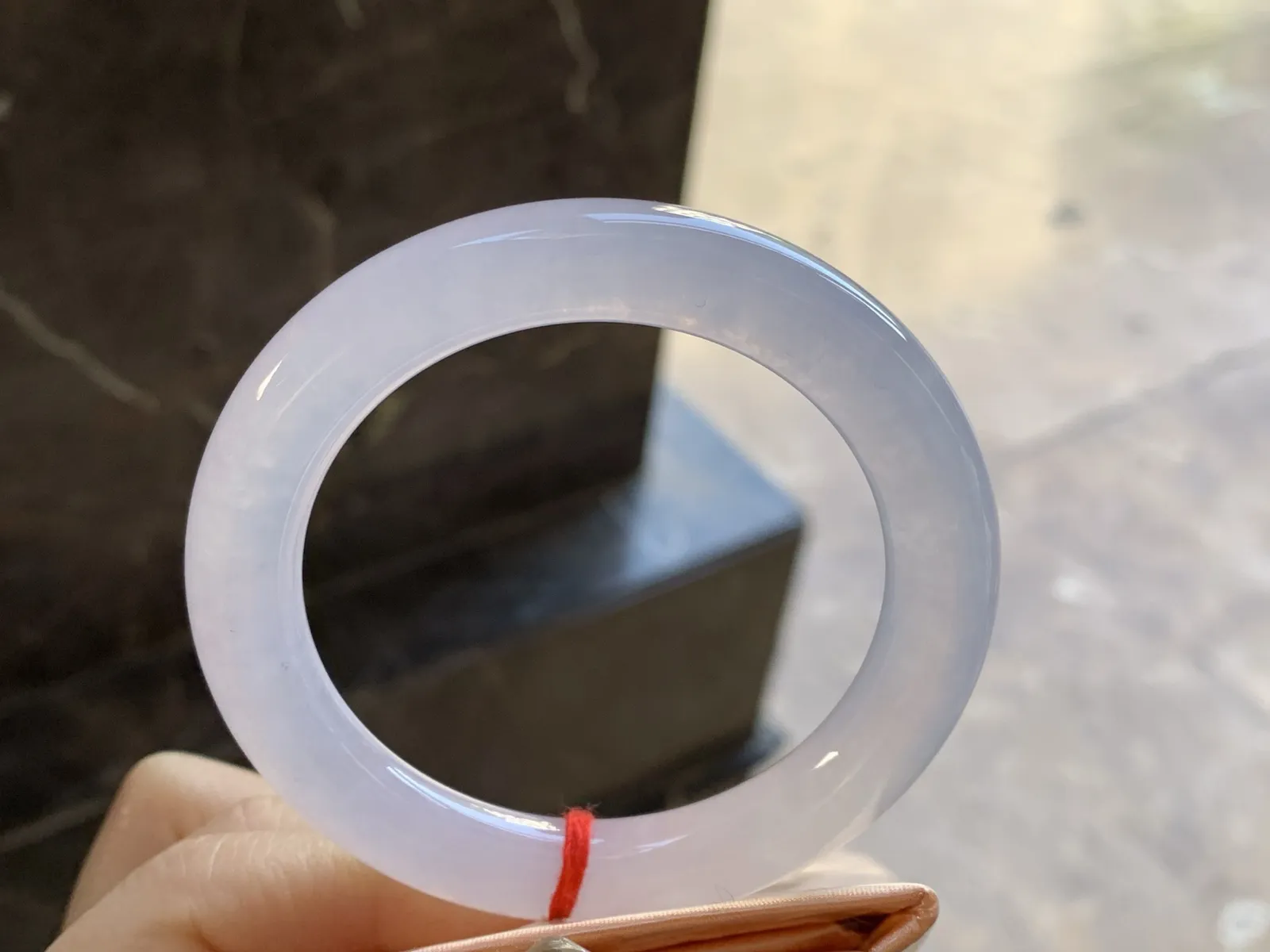 冰种圆条手镯
尺寸：53.6-9.6-10mm
冰味十足～甜甜的 上手好看