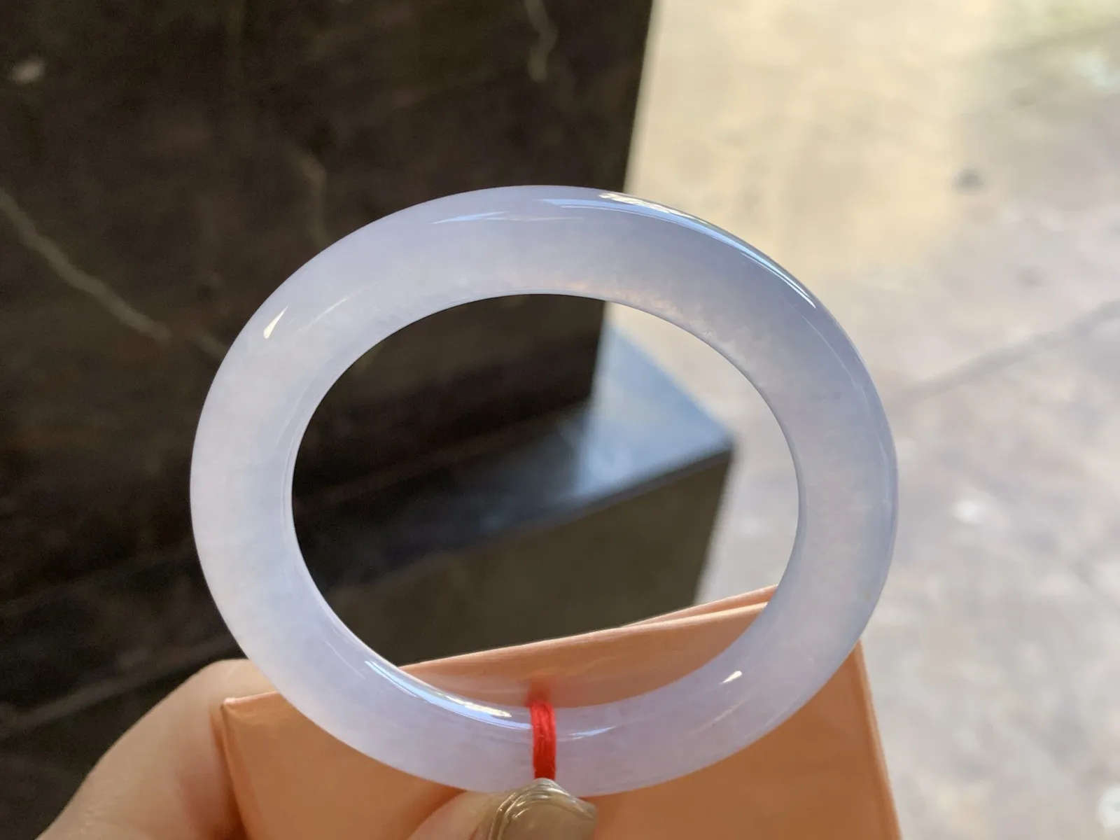 冰种圆条手镯
尺寸：53.6-9.6-10mm
冰味十足～甜甜的 上手好看