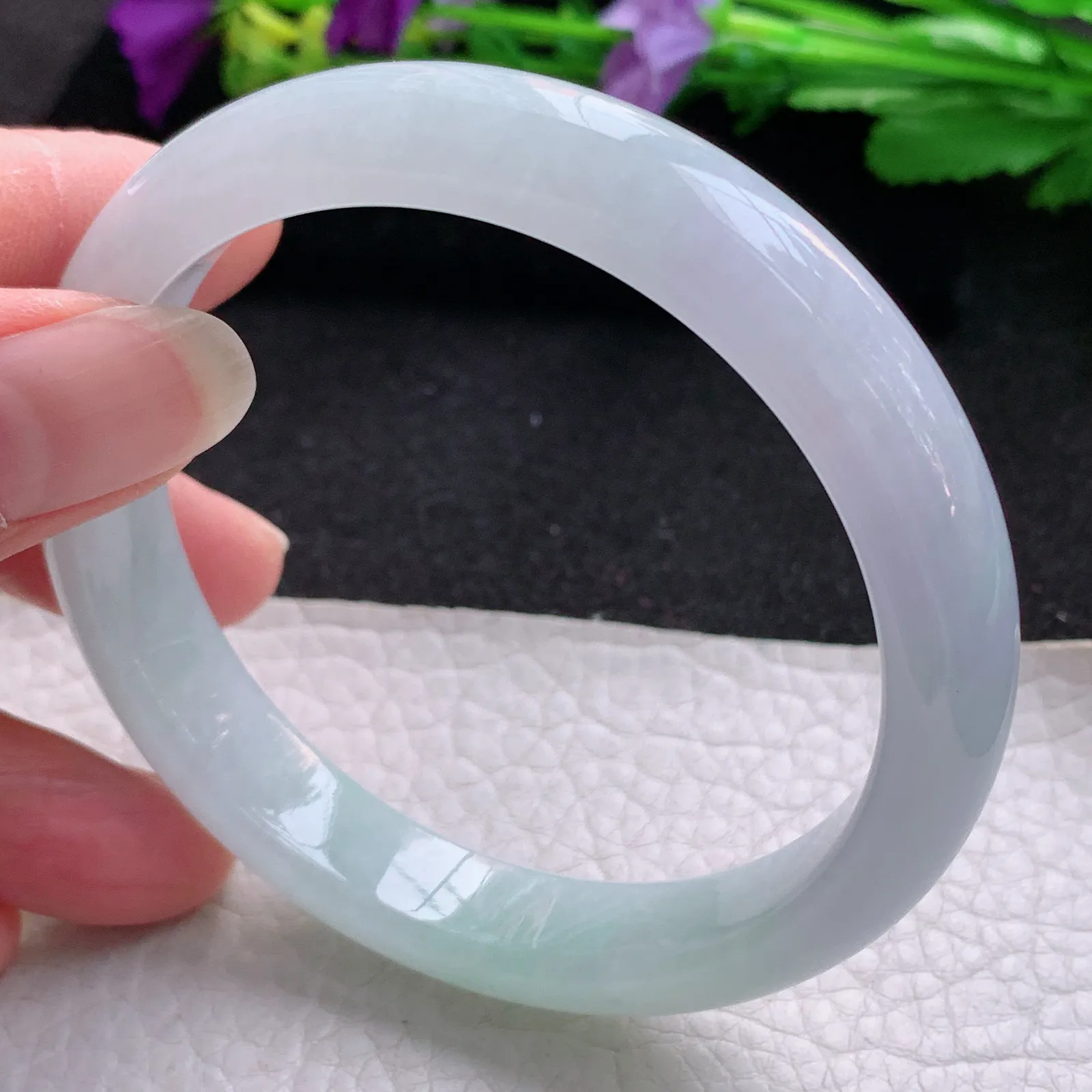 js大圈口60*12*8平安镯 天然缅甸翡翠淡春带彩宽边玉手镯 玉手环