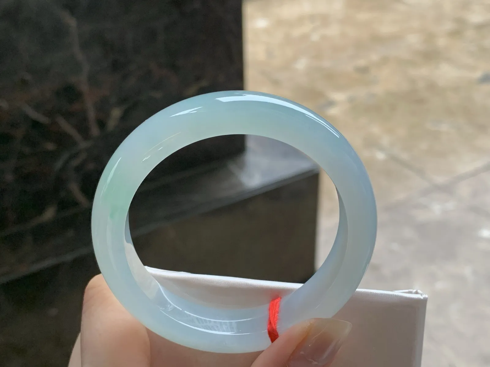 糯冰手镯
种好水润 53.8-12.9-8.4