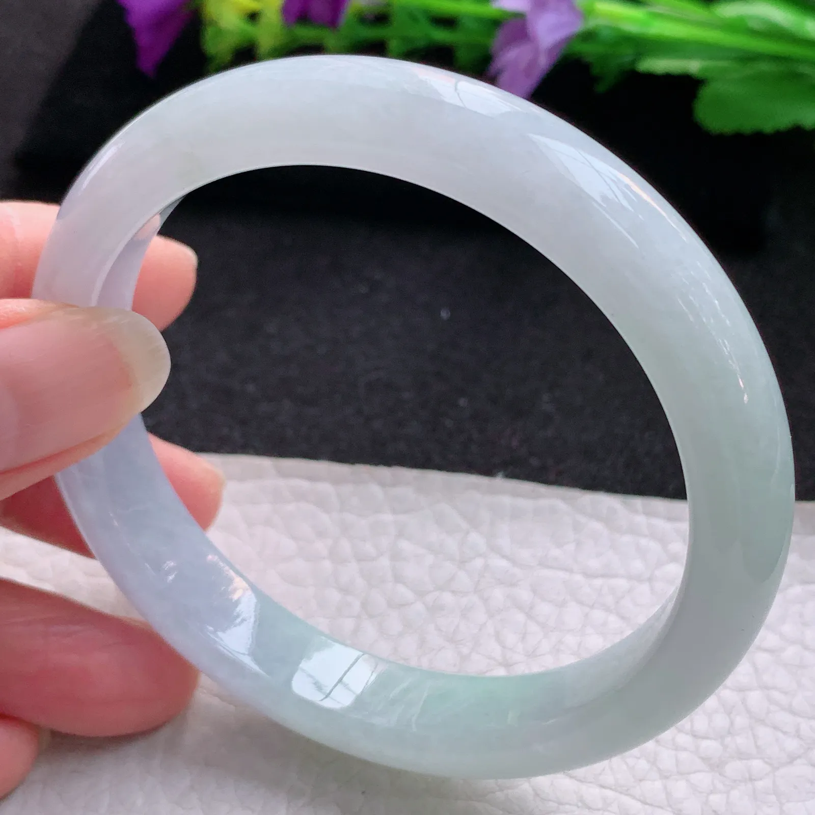 js大圈口60*12*8平安镯 天然缅甸翡翠淡春带彩宽边玉手镯 玉手环