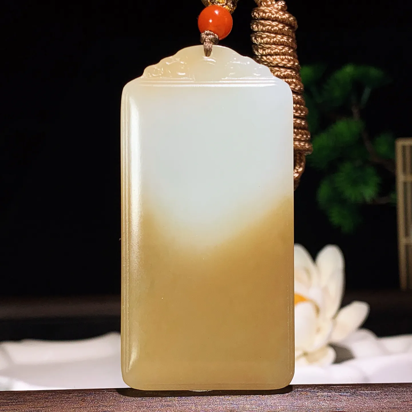 新疆和田玉且末糖平安无事牌挂件 尺寸68/34/8重53.5克 玉质细腻油润 底色纯净 脂粉好，品质好！lt260118