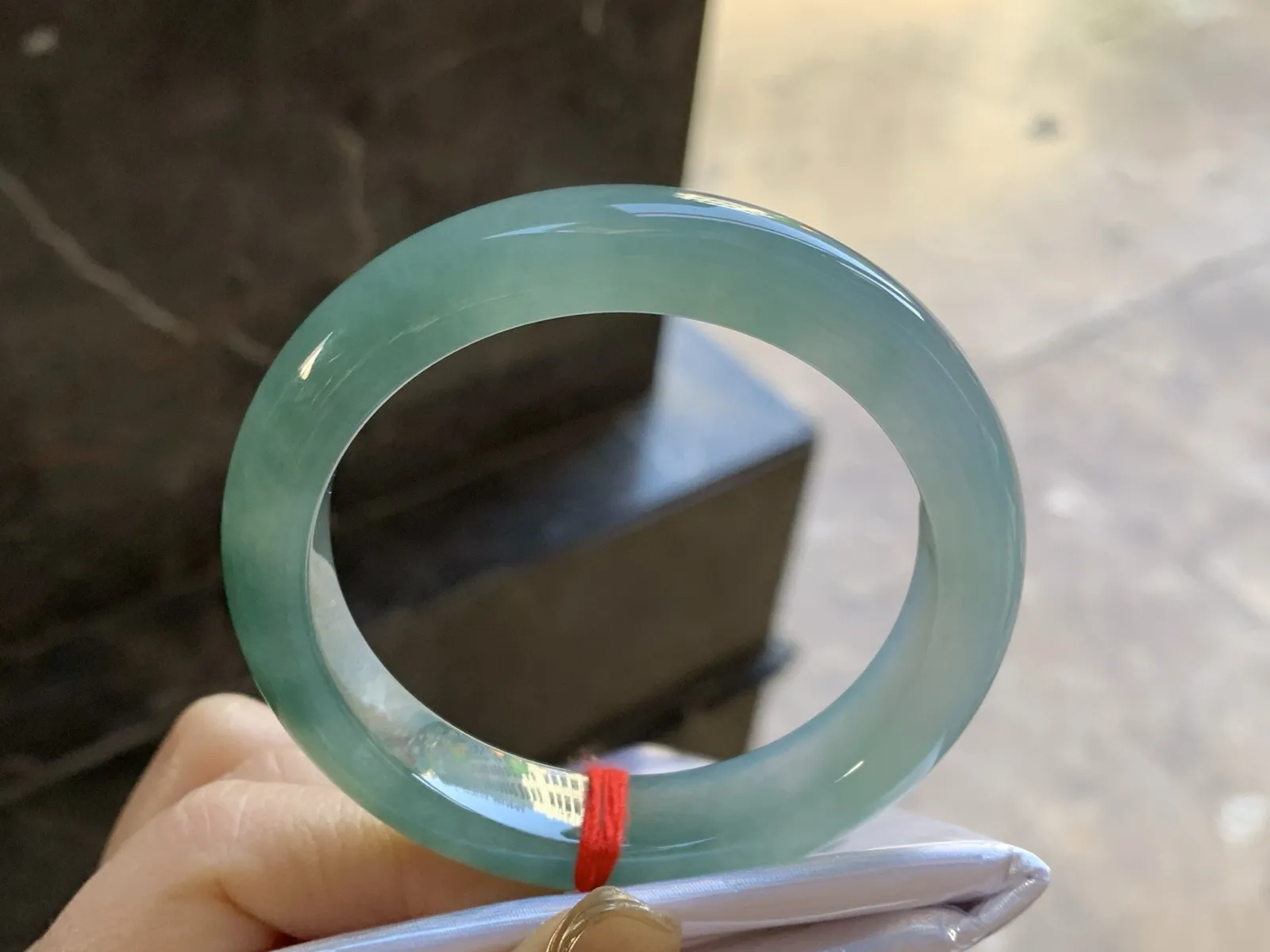 带底色手镯
尺寸：52.7-11.8-8.5mm
种好 底色浓郁