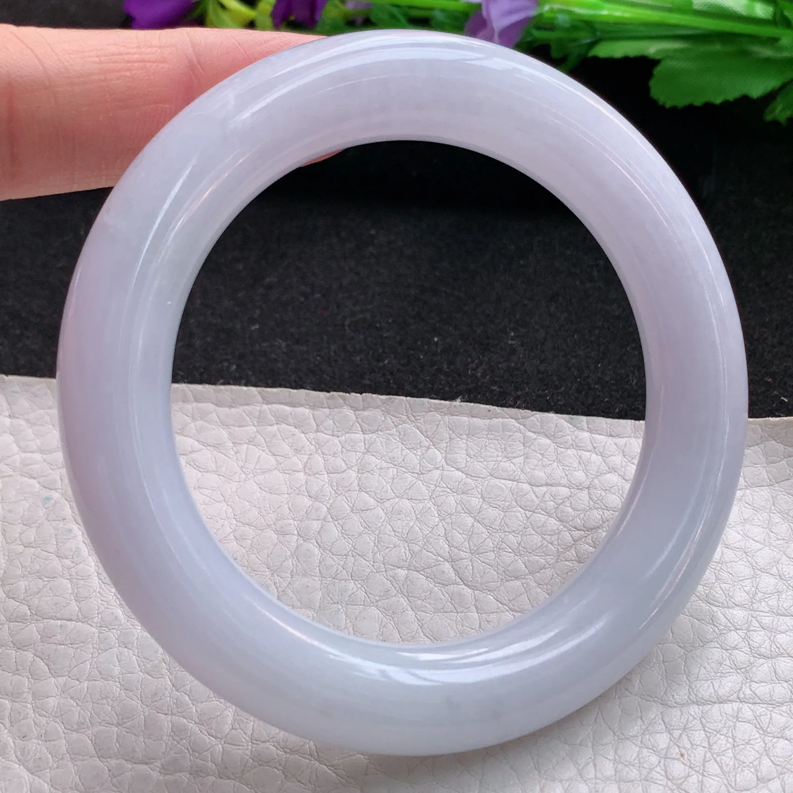 js实拍56*12*11.3胖圆镯 天然缅甸翡翠淡紫圆条玉手镯 玉手环