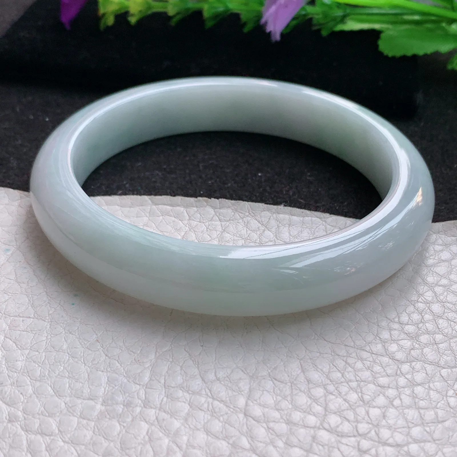 js大圈口66*12.8*8.8平安镯 天然缅甸翡翠浅绿大气宽边玉手镯 玉手环