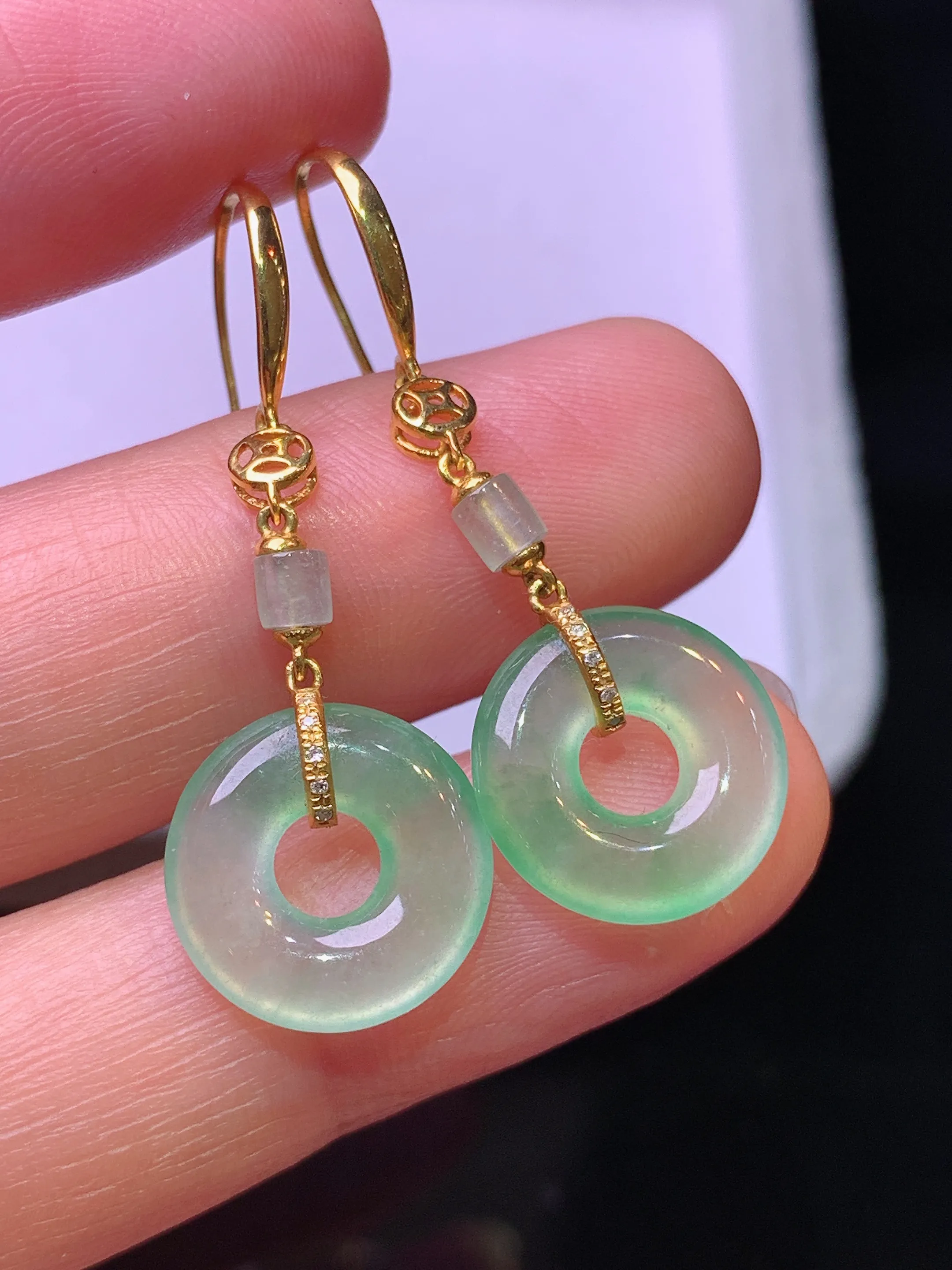 18k金钻镶嵌吊坠 玉质细腻 色泽清新艳丽 整体尺寸35*12.6*3