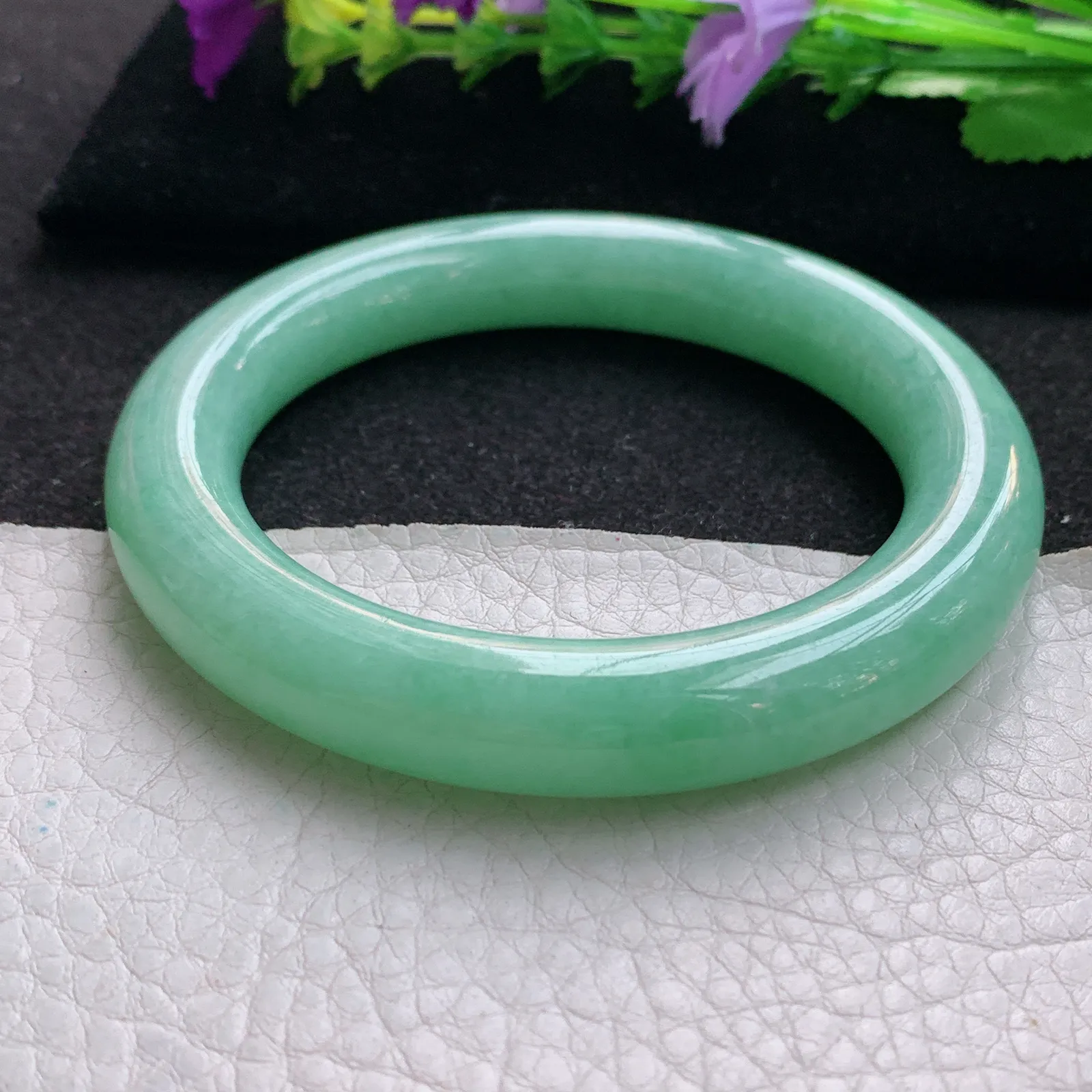 yh实拍57*11.2美人镯 天然缅甸翡翠满绿大气圆条玉手镯 玉手环