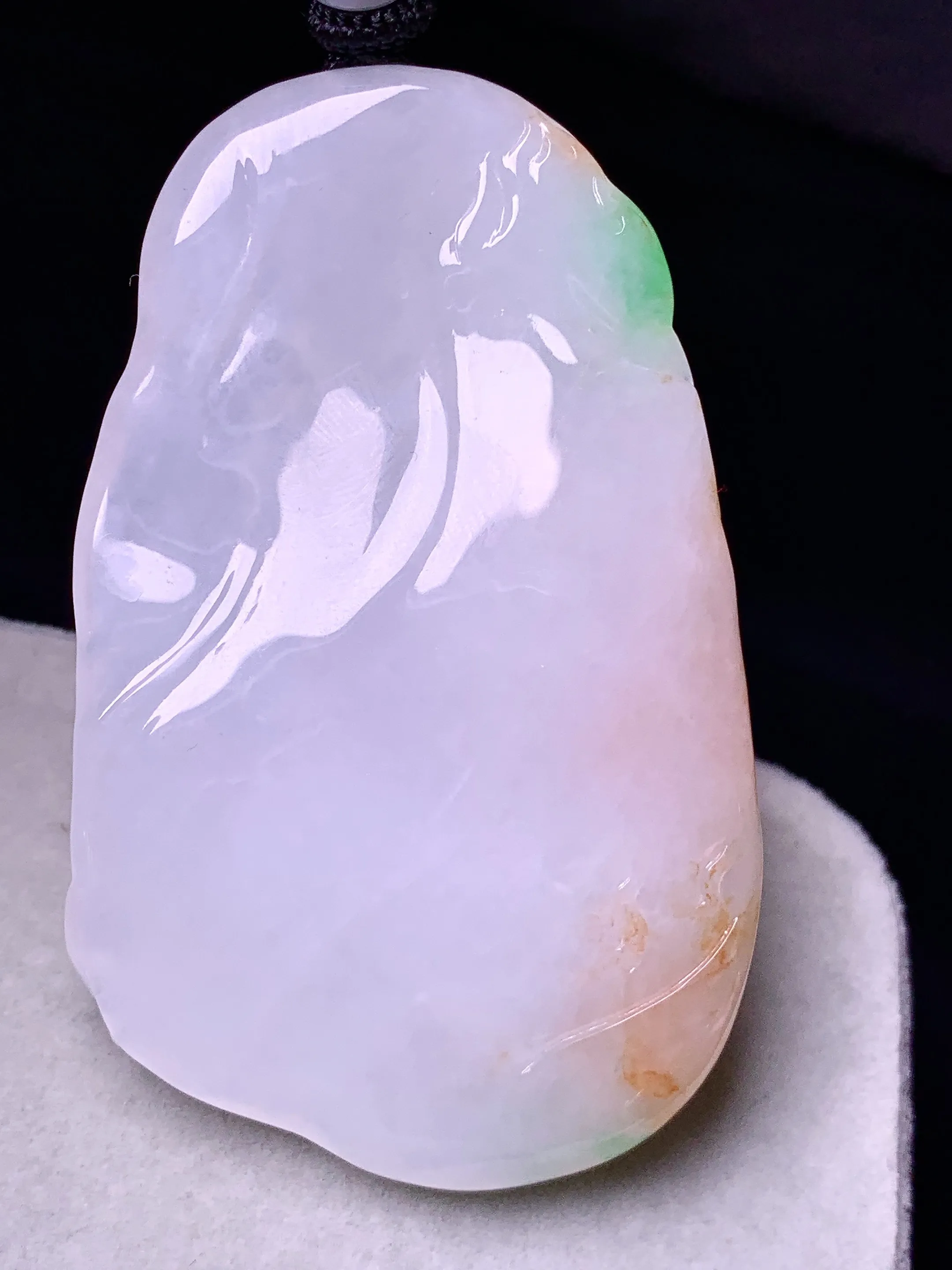 飘红绿翡大日如来佛祖吊坠 玉质细腻 色泽清新艳丽 整体尺寸65.6*40.5*10.5