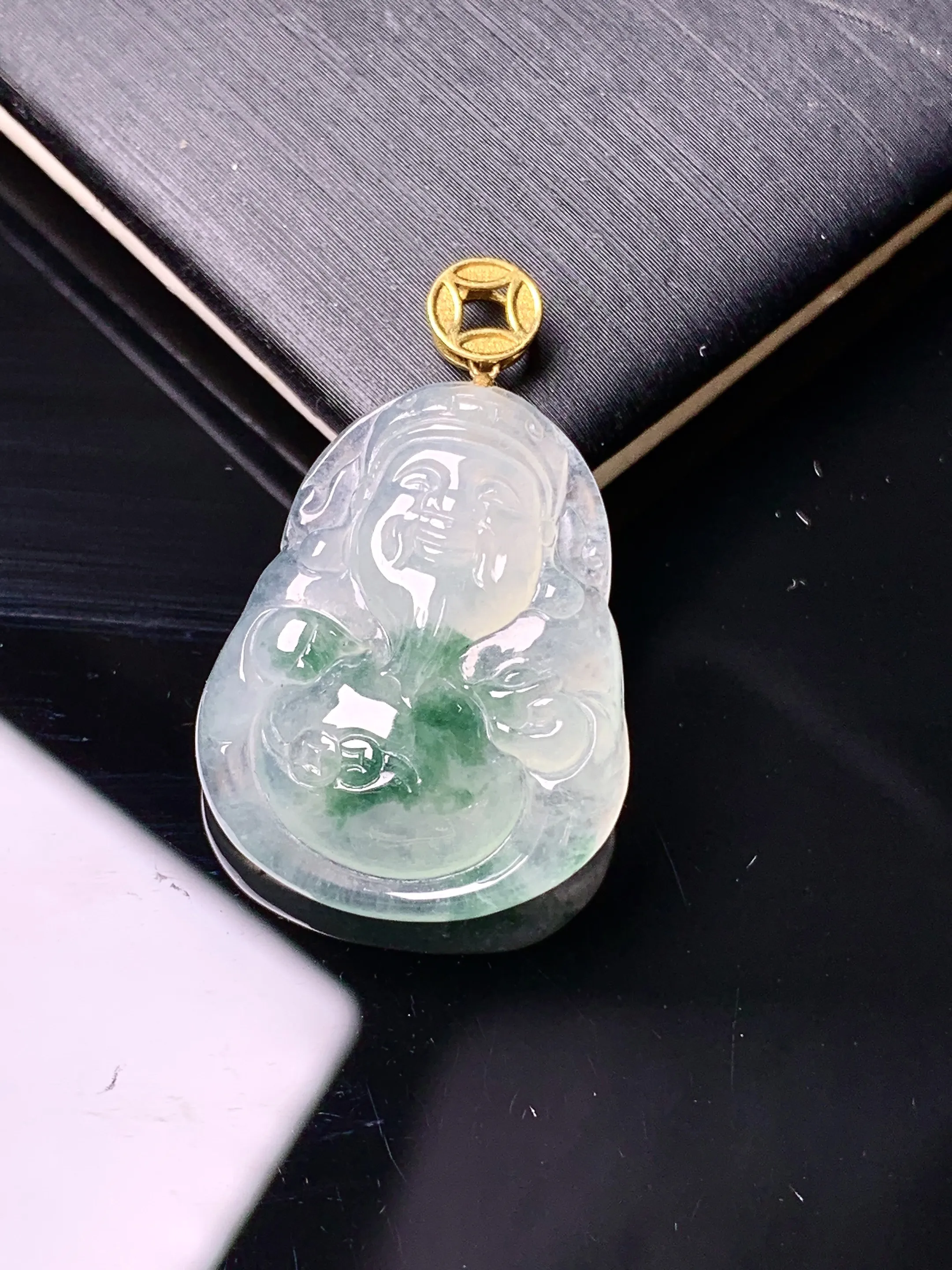 18k金镶嵌冰种财神吊坠 玉质细腻 色泽清新艳丽 整体尺寸28.8*18.2*5.2
