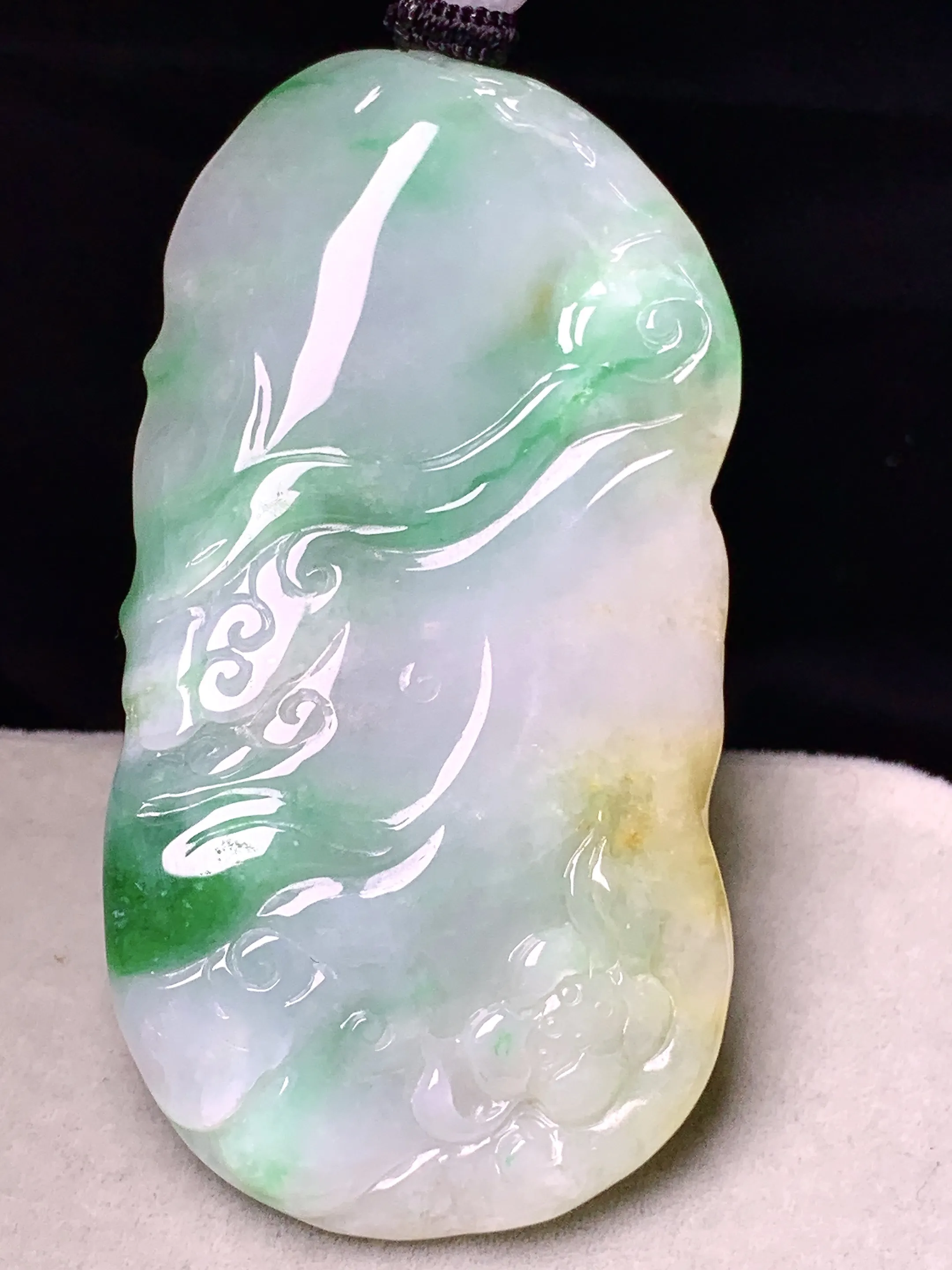 飘黄翡文殊观音菩萨吊坠 玉质细腻 色泽清新艳丽 整体尺寸62.3*31.6*8.2