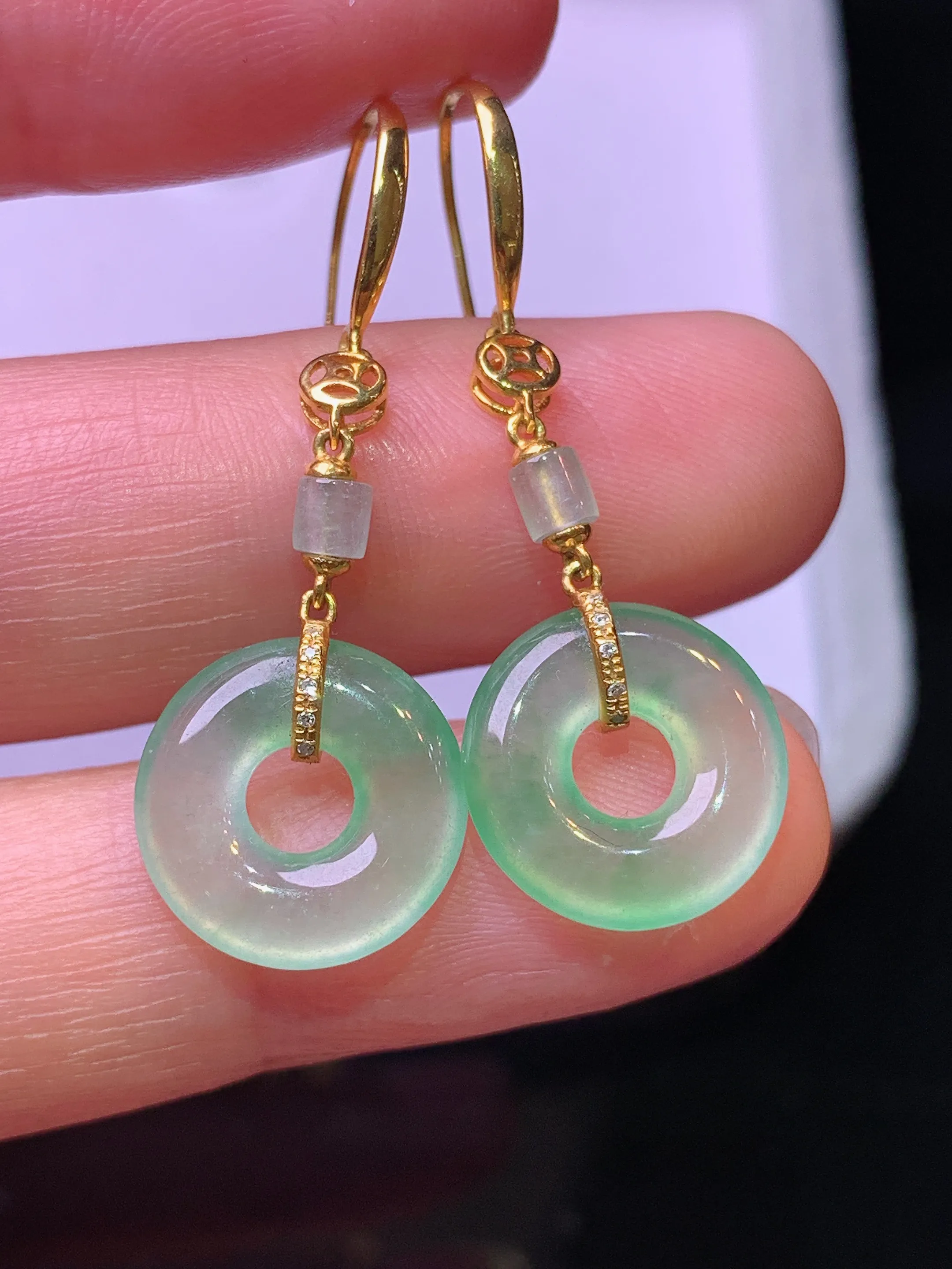 18k金钻镶嵌吊坠 玉质细腻 色泽清新艳丽 整体尺寸35*12.6*3