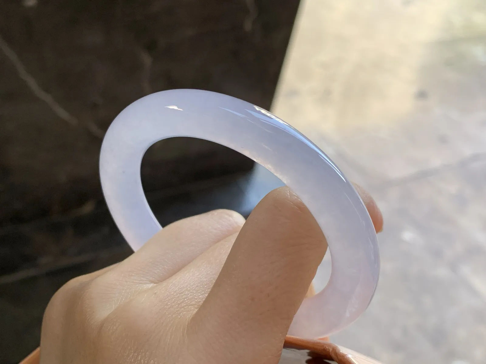 冰种圆条手镯
尺寸：53.6-9.6-10mm
冰味十足～甜甜的 上手好看