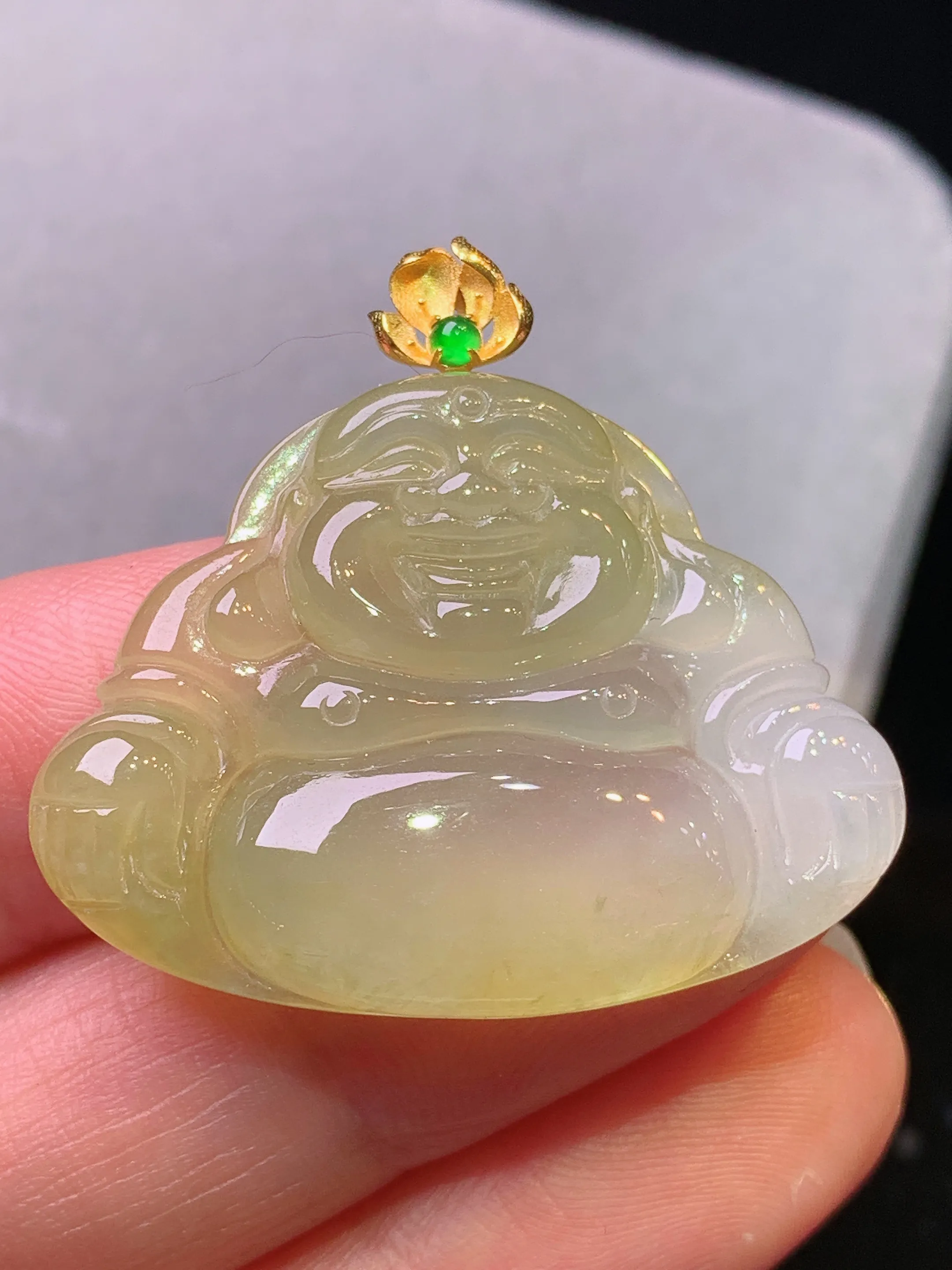 18k金镶嵌黄翡佛公吊坠 玉质细腻 色泽清新艳丽 整体尺寸31.6*33.6*5