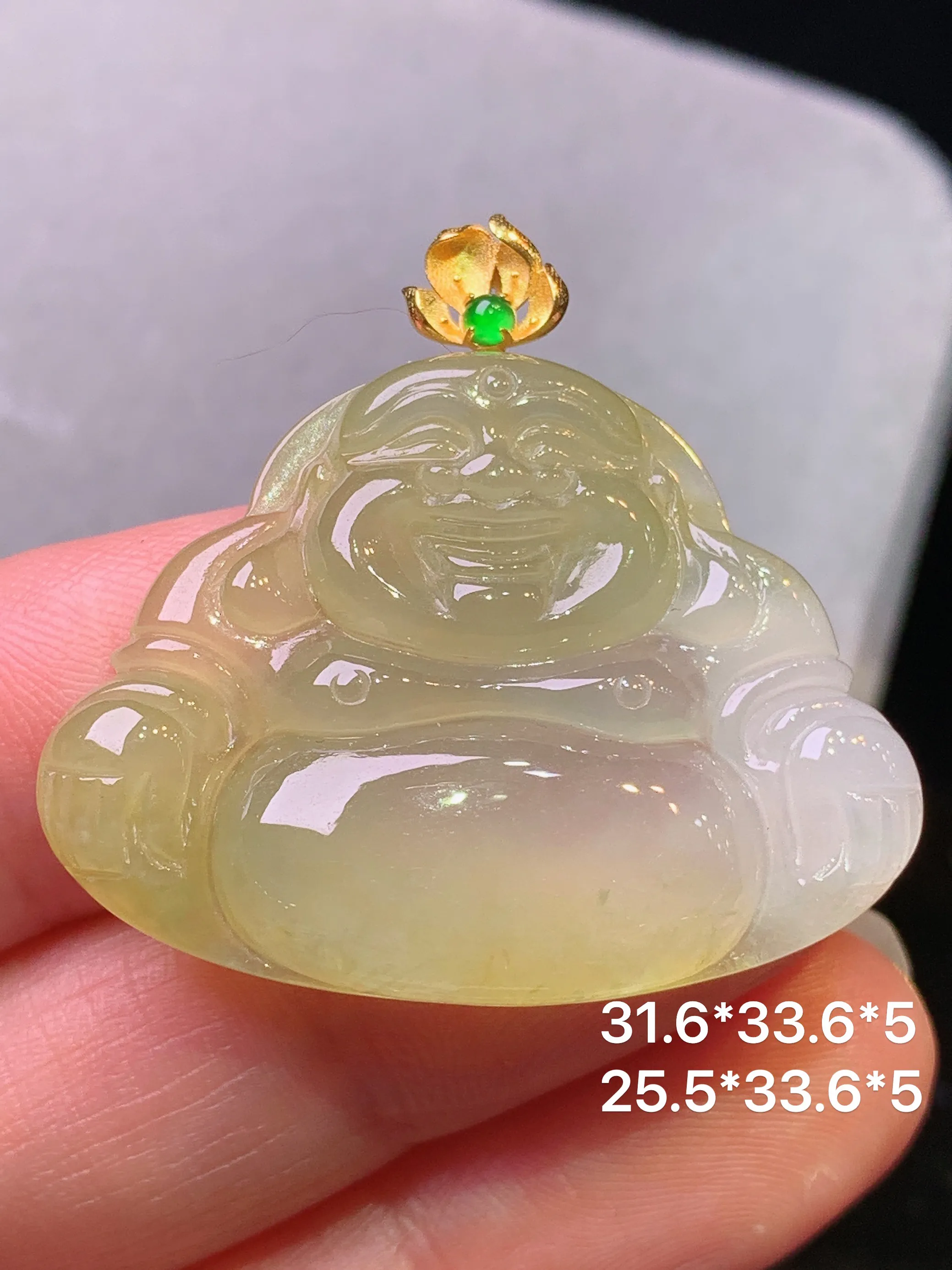 18k金镶嵌黄翡佛公吊坠 玉质细腻 色泽清新艳丽 整体尺寸31.6*33.6*5