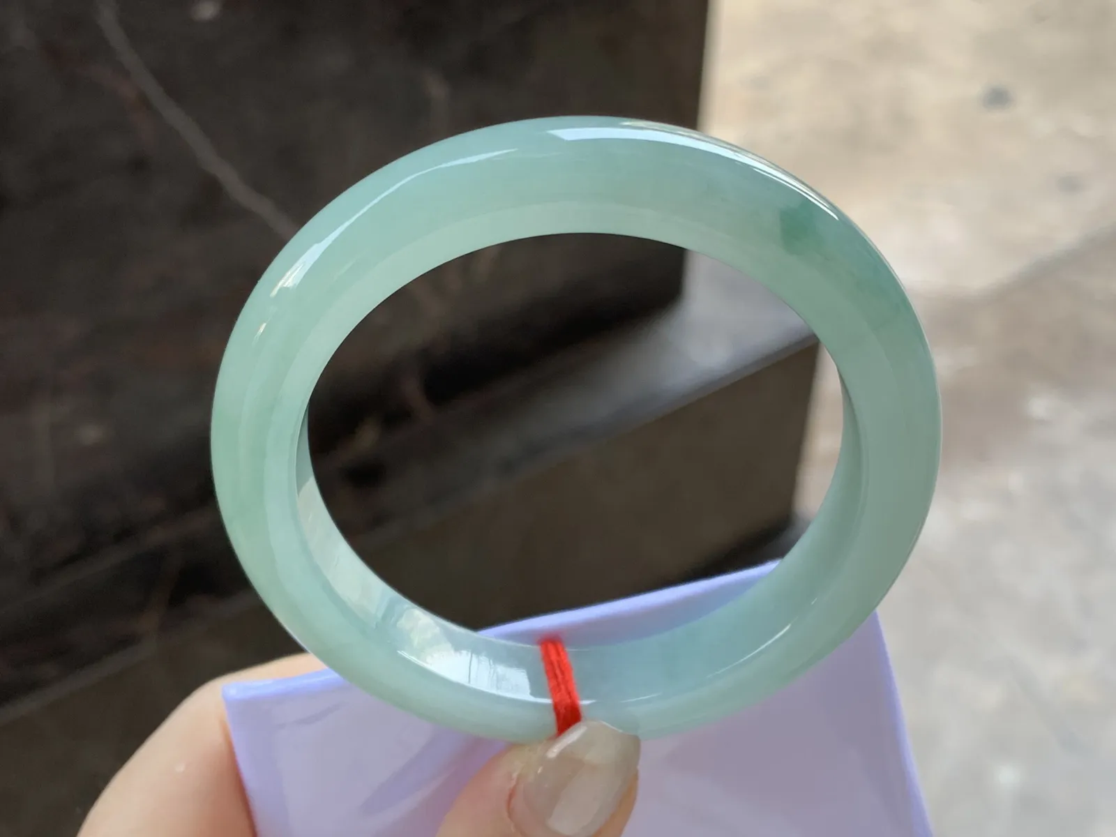 飘花手镯
尺寸：56.2-10.8-8.9
底子细腻干净～