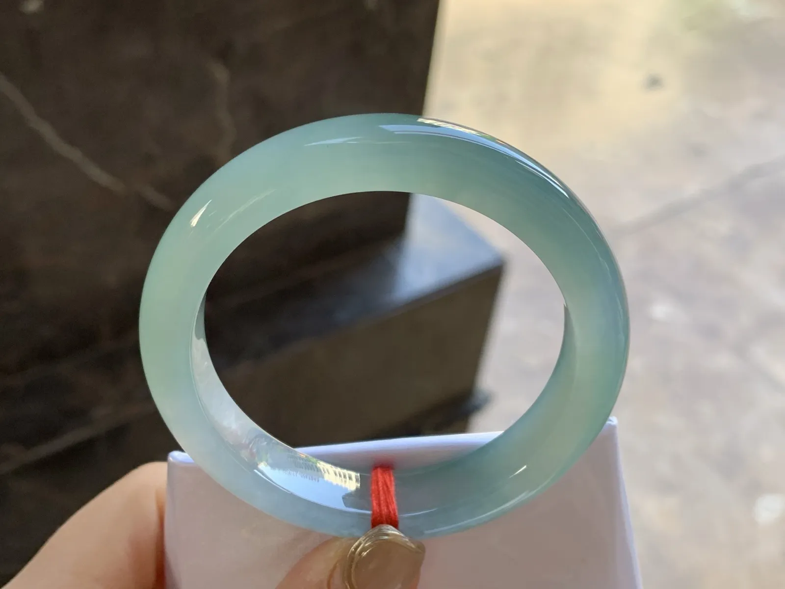 冰晴水手镯
尺寸：52.8-11.7-8.2mm
底子细腻干净 底色浓郁