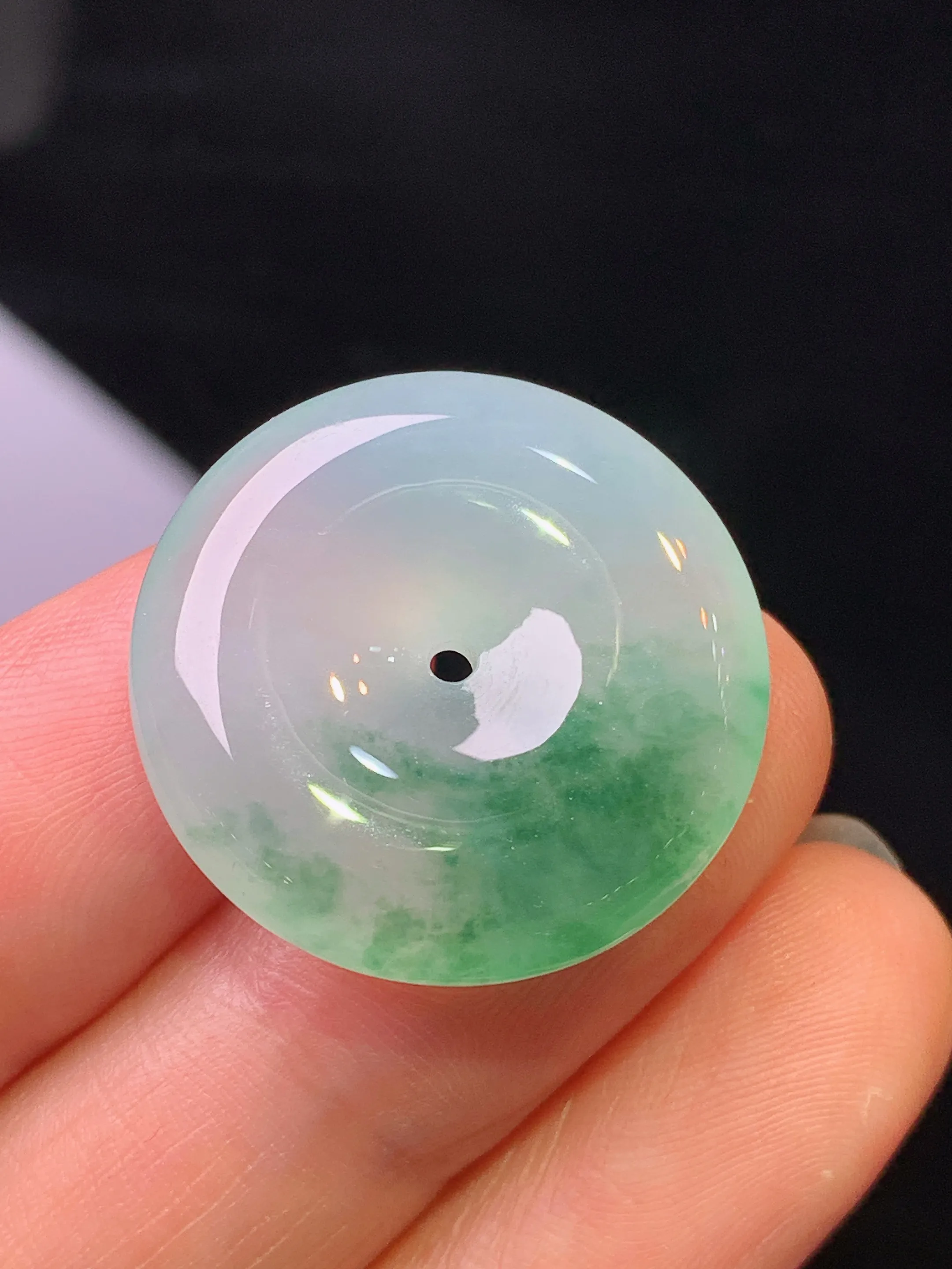 冰种飘绿平安扣吊坠 玉质细腻 色泽清新艳丽 整体尺寸23.2*5.8