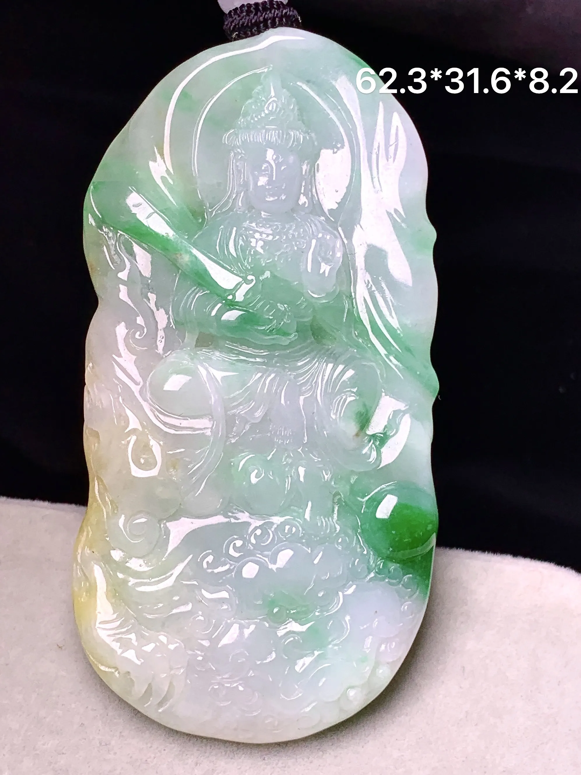 飘黄翡文殊观音菩萨吊坠 玉质细腻 色泽清新艳丽 整体尺寸62.3*31.6*8.2