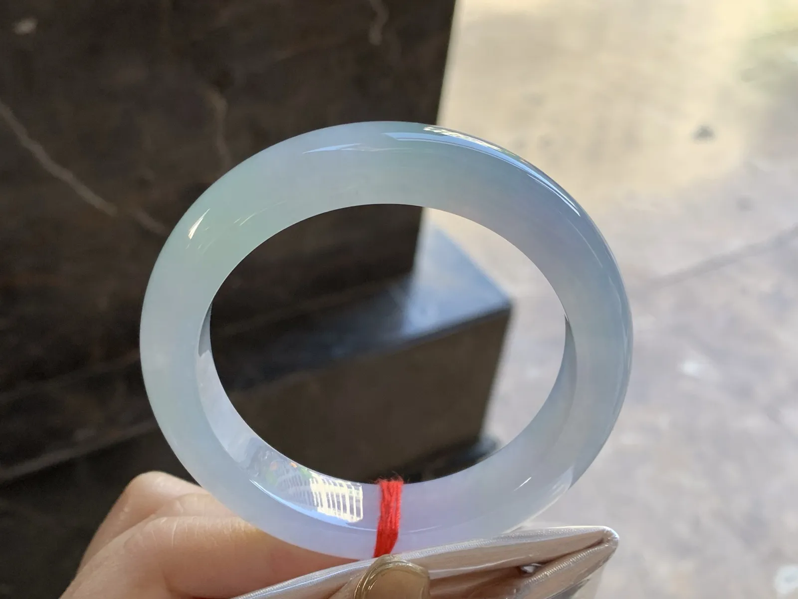 冰紫手镯
尺寸：56.9-13.2-10mm
底子细腻 种水好 小清新