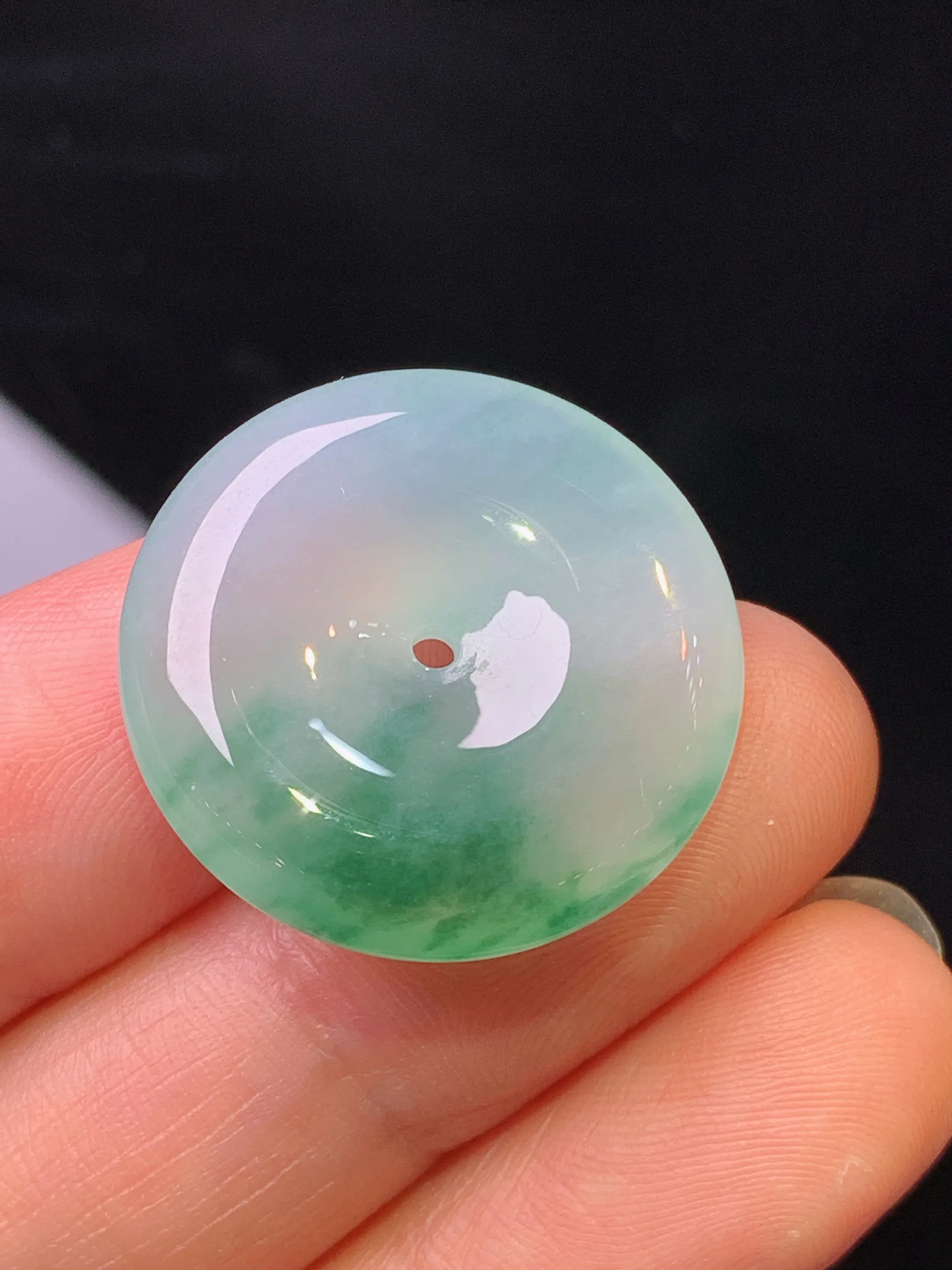 冰种飘绿平安扣吊坠 玉质细腻 色泽清新艳丽 整体尺寸23.2*5.8