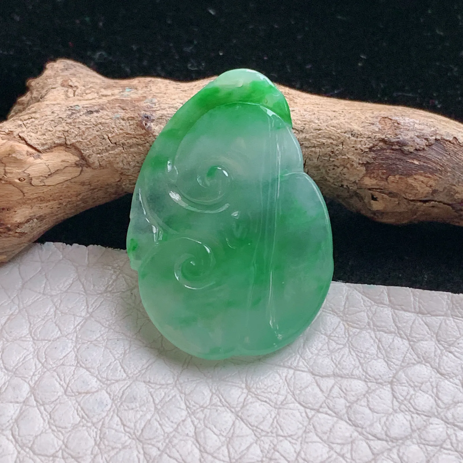 lz实拍28.5*20.3*7.2缅甸翡翠精雕冰绿祥云如意 玉如意玉吊坠 玉挂坠