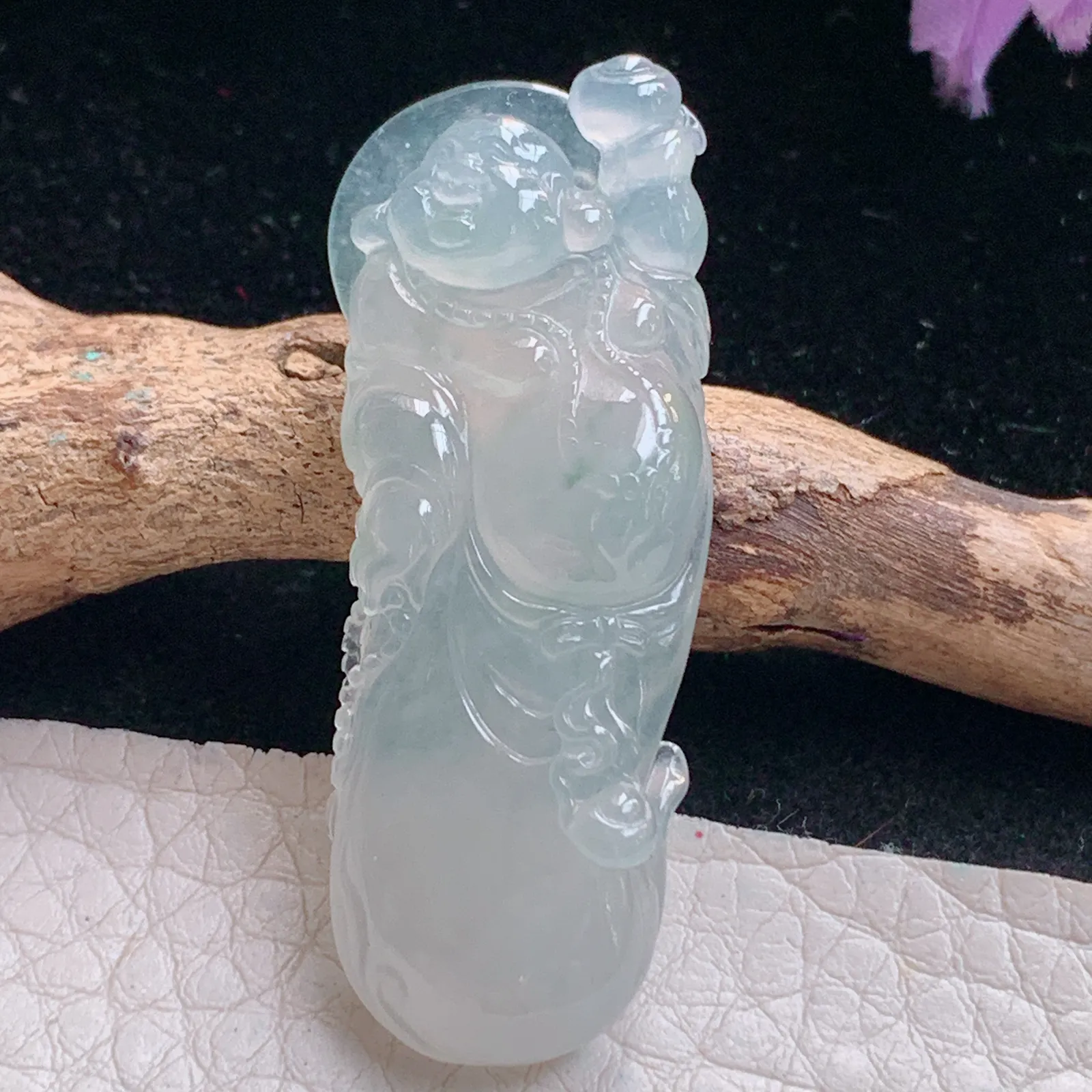 lz实拍43*16.3*6.5缅甸翡翠精雕冰起光逍遥佛 佛公玉吊坠 玉挂坠