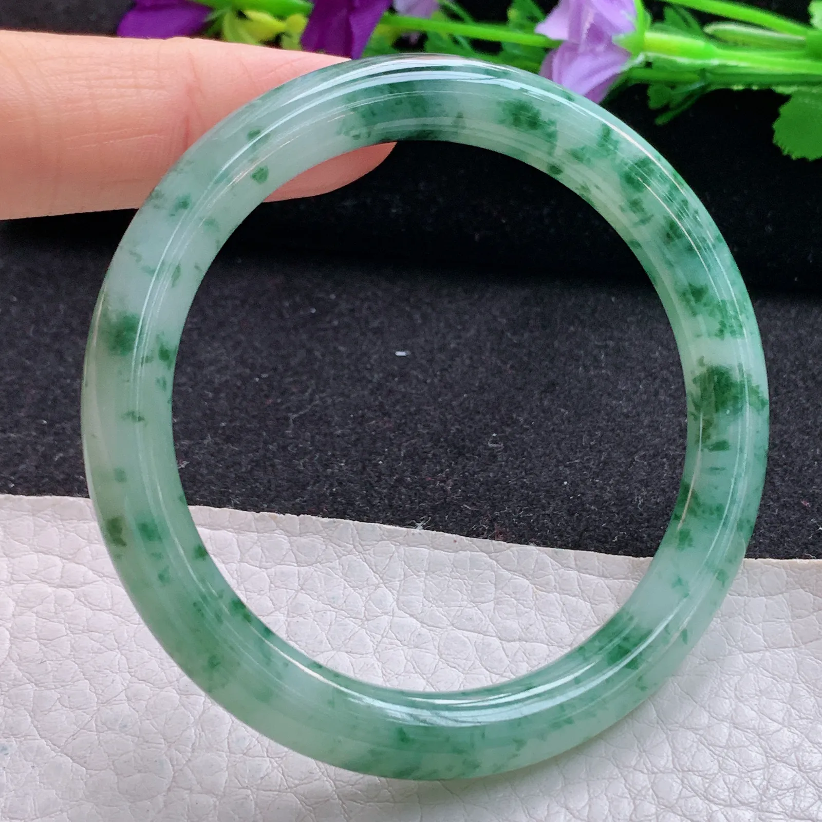 xh实拍54*8.6美人镯 天然缅甸翡翠冰飘花秀气圆条玉手镯 玉手环