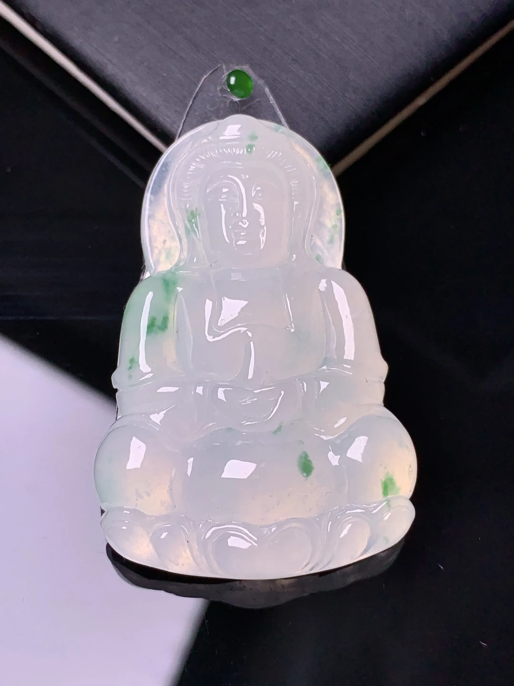 镶嵌款 冰种观音吊坠 玉质细腻 色泽清新艳丽 整体尺寸40.3*26.6*5.2