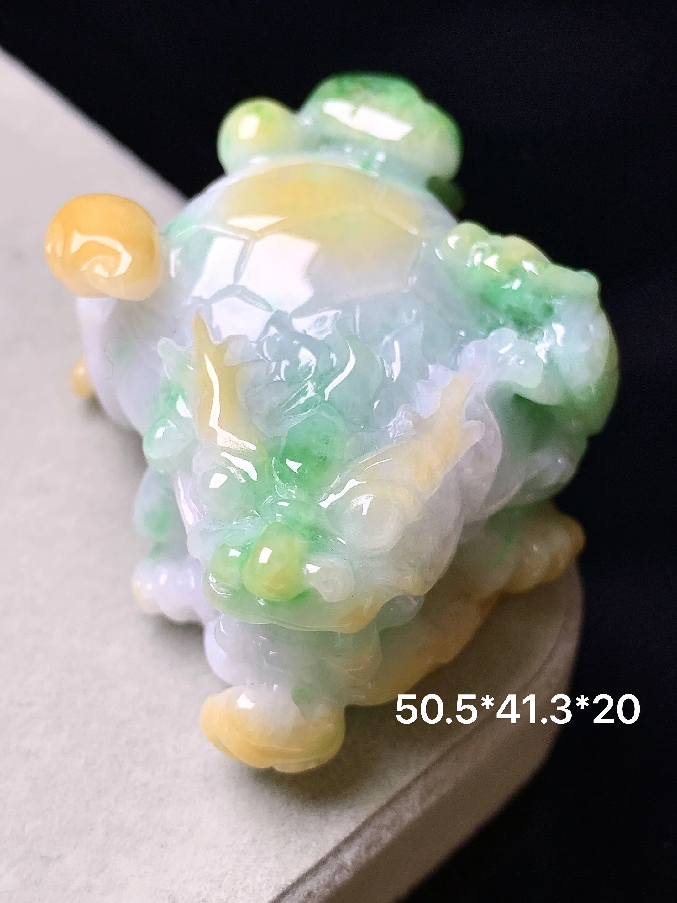 飘黄绿翡貔貅把玩 玉质细腻 色泽清新艳丽 整体尺寸50.5*41.3*20