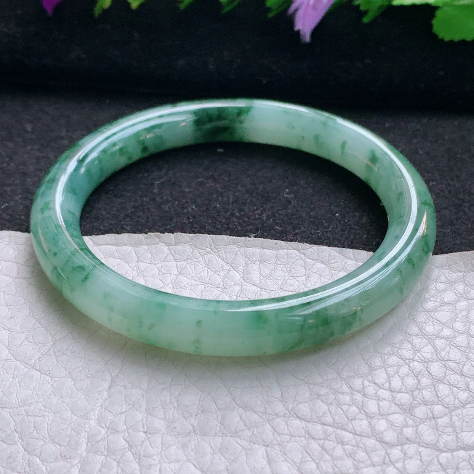 xh实拍54*8.6美人镯 天然缅甸翡翠冰飘花秀气圆条玉手镯 玉手环