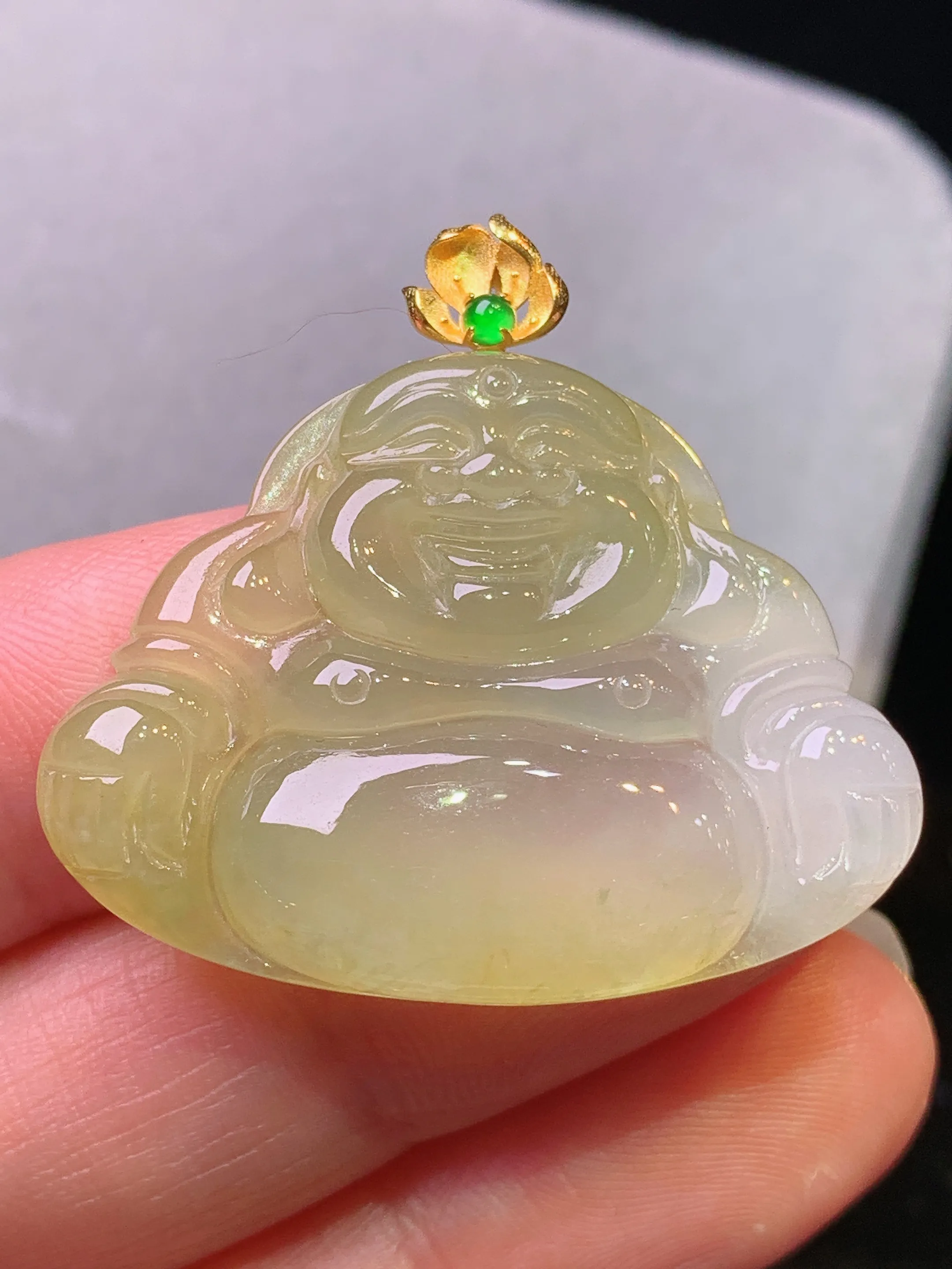 18k金镶嵌黄翡佛公吊坠 玉质细腻 色泽清新艳丽 整体尺寸31.6*33.6*5