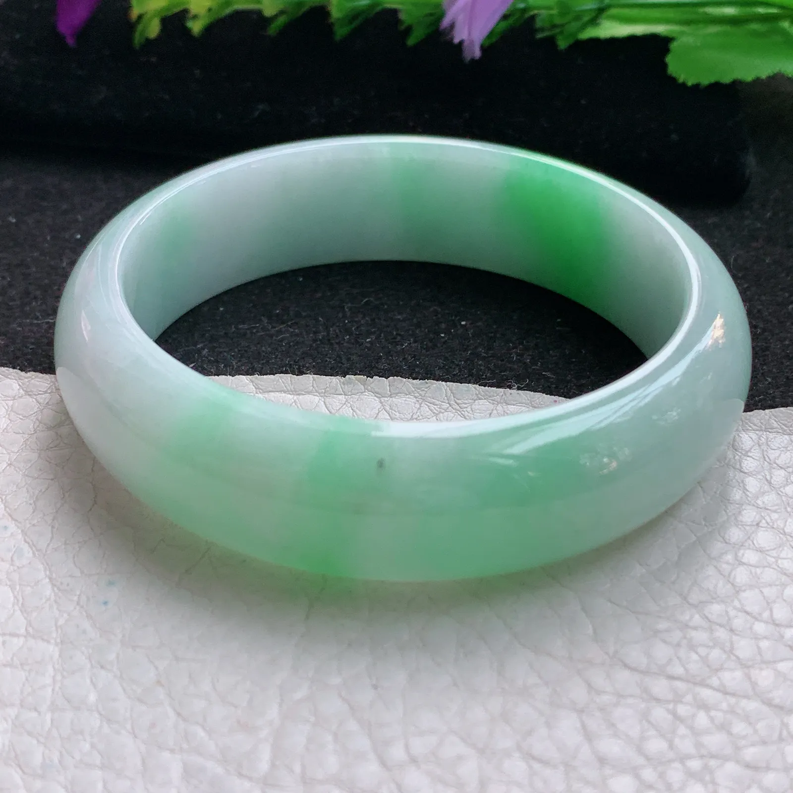 js实拍57*16*8.5平安镯 天然缅甸翡翠飘阳绿宽边玉手镯 玉手环