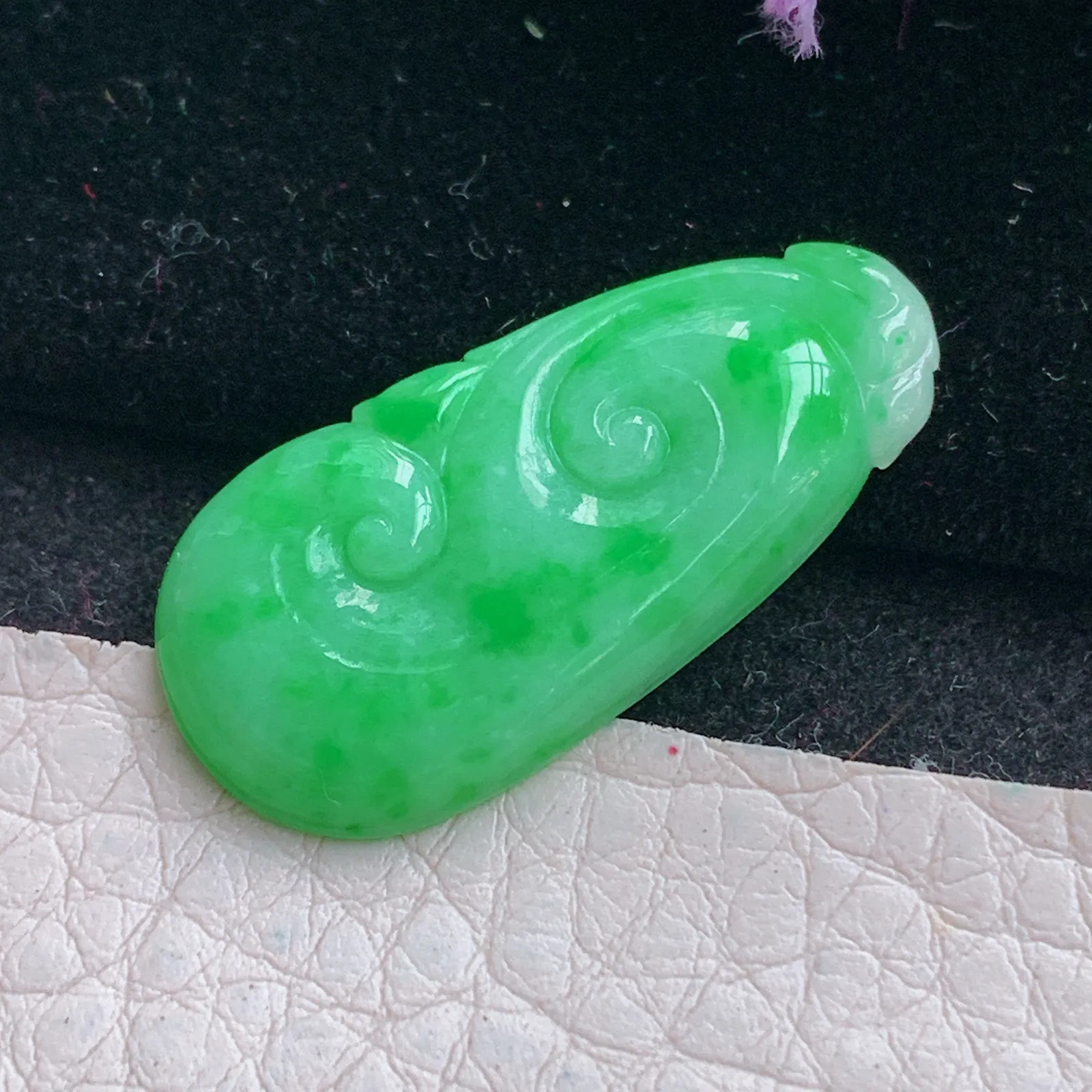 lz实拍29.5*14.3*3.8缅甸翡翠精雕飘绿如意 玉如意玉吊坠 玉挂坠