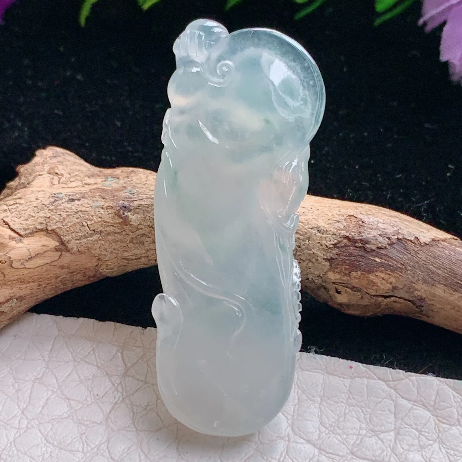 lz实拍43*16.3*6.5缅甸翡翠精雕冰起光逍遥佛 佛公玉吊坠 玉挂坠