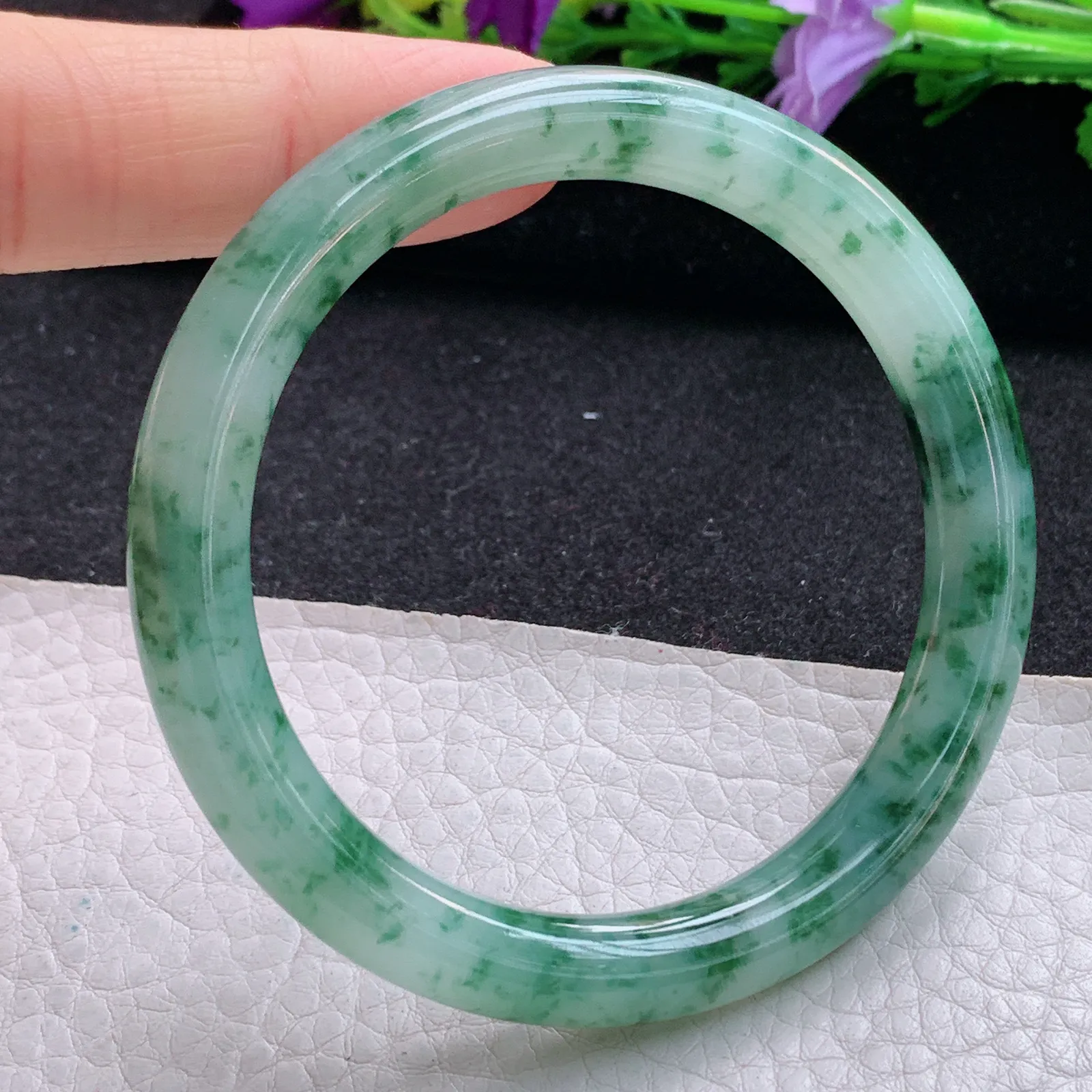 xh实拍54*8.6美人镯 天然缅甸翡翠冰飘花秀气圆条玉手镯 玉手环