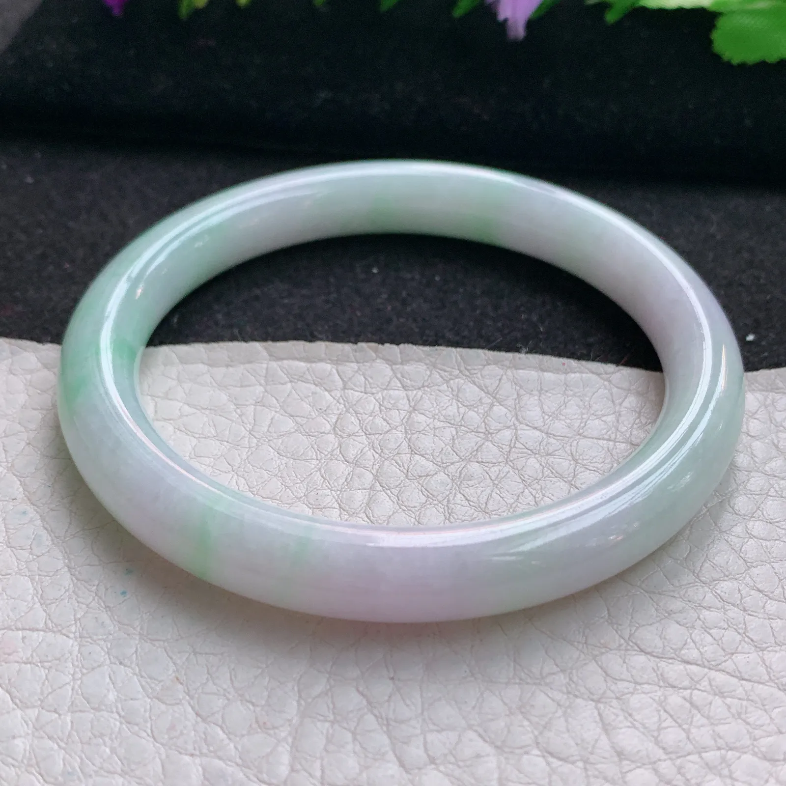 xx实拍55*8.7*8美人镯 天然缅甸翡翠春带彩秀气圆条玉手镯 玉手环