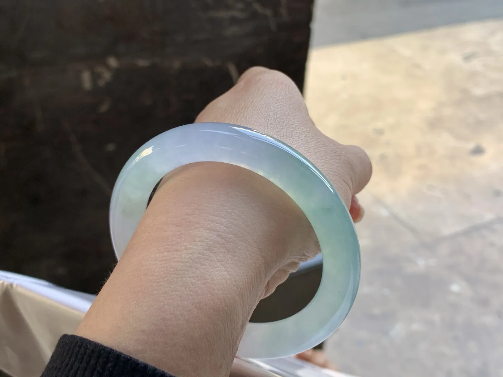 冰春带彩圆条手镯
尺寸：56-10.3mm
冰味十足 实物漂亮