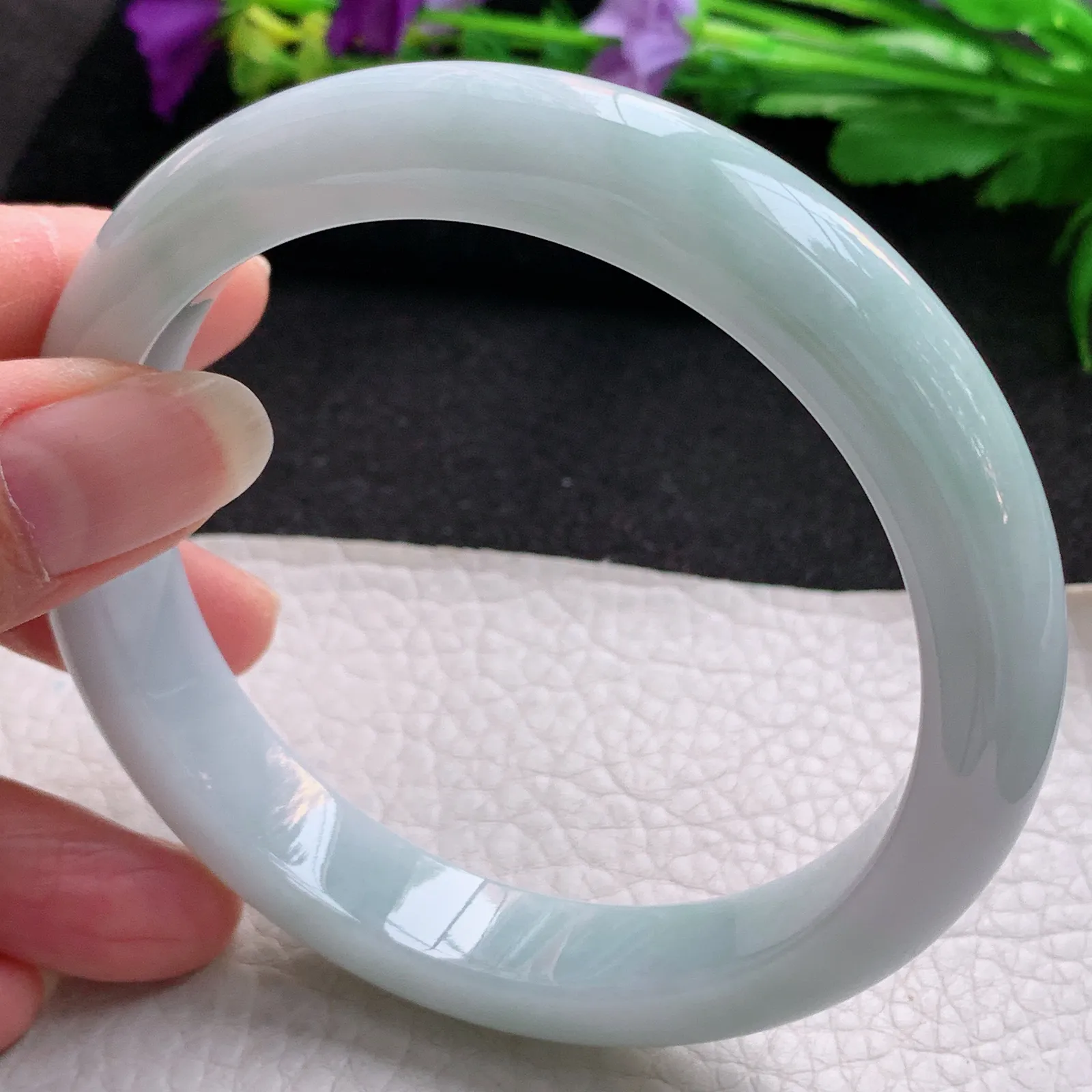 js大圈口66*12.8*8.8平安镯 天然缅甸翡翠浅绿大气宽边玉手镯 玉手环