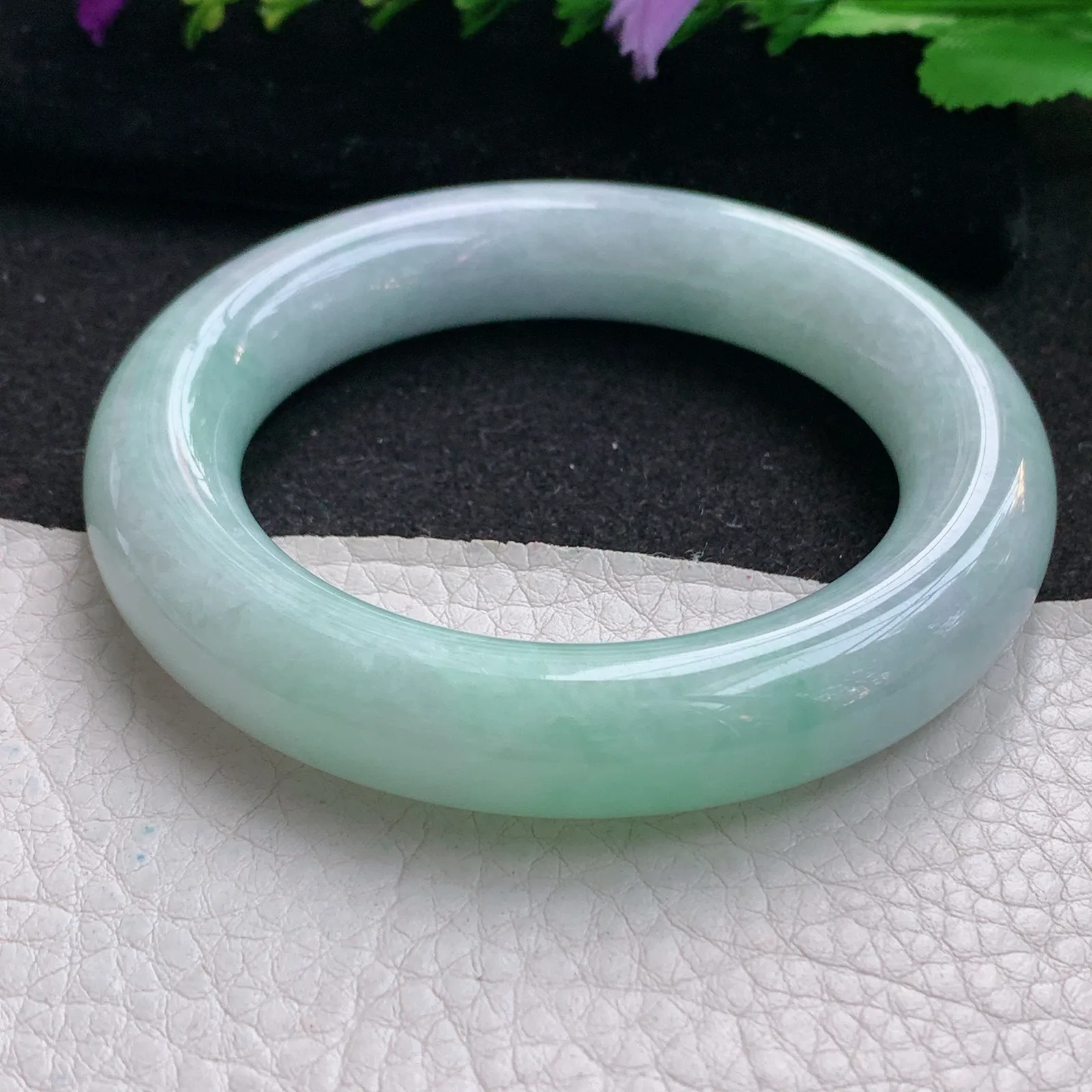 z实拍53*12.5*7胖圆镯 天然缅甸翡翠淡春带彩圆条玉手镯 玉手环