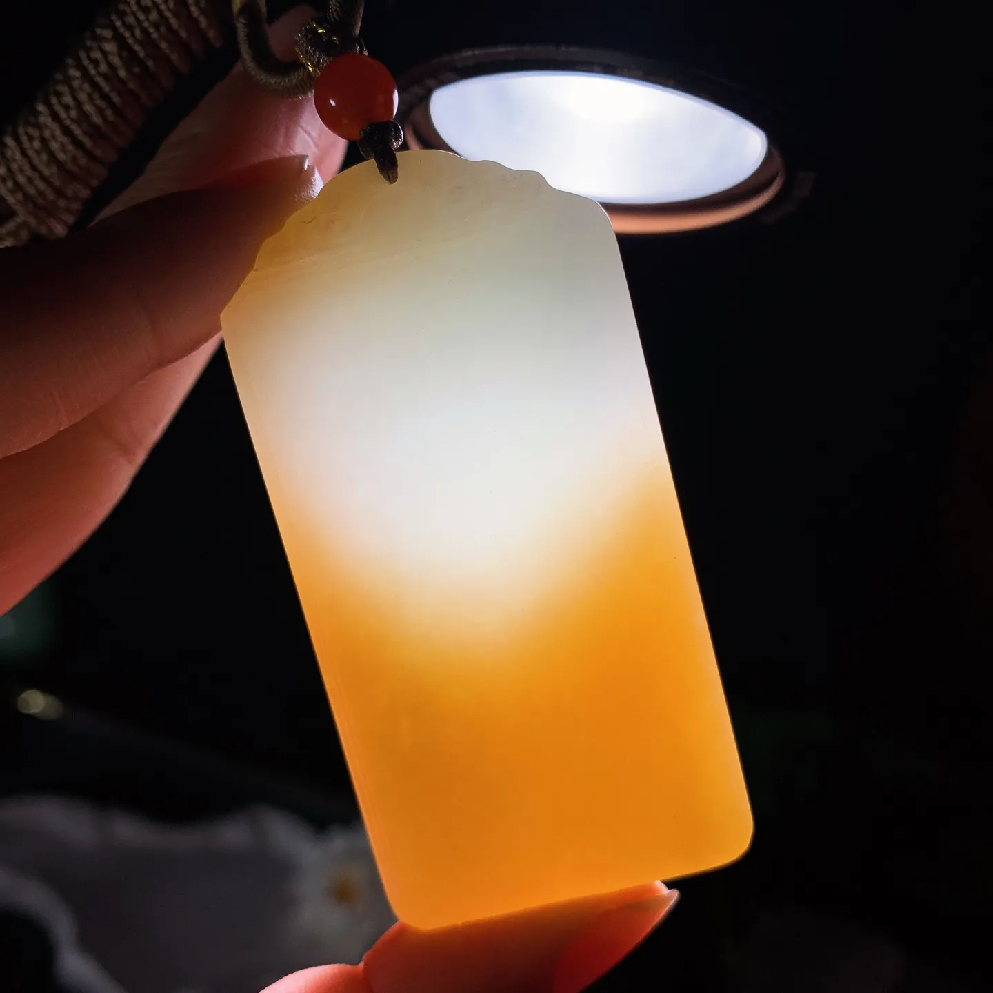 新疆和田玉且末糖平安无事牌挂件 尺寸68/34/8重53.5克 玉质细腻油润 底色纯净 脂粉好，品质好！lt260118