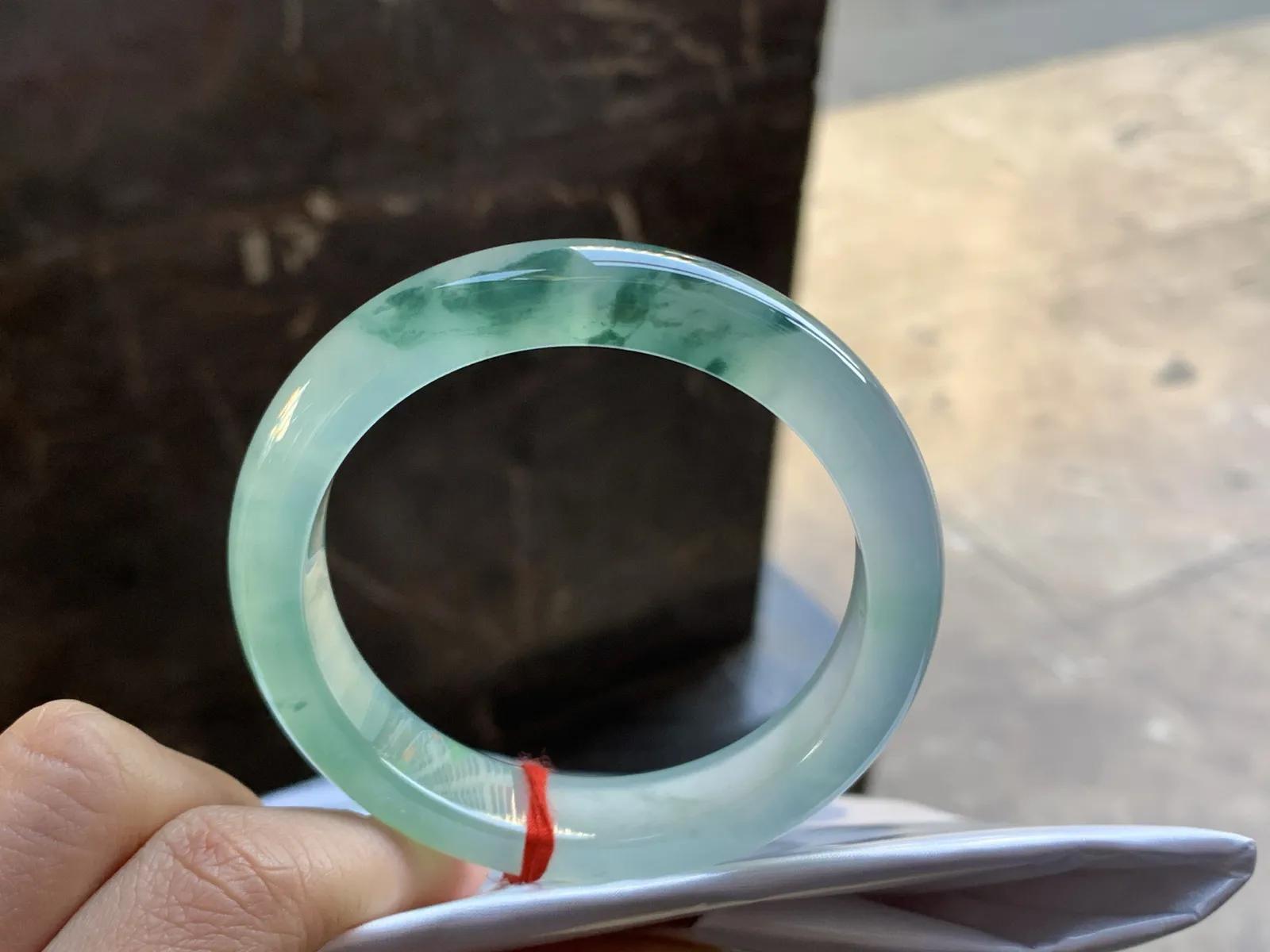 冰蓝花晴水手镯
尺寸：55-12.5-8.5mm
冰味十足 种老肉细