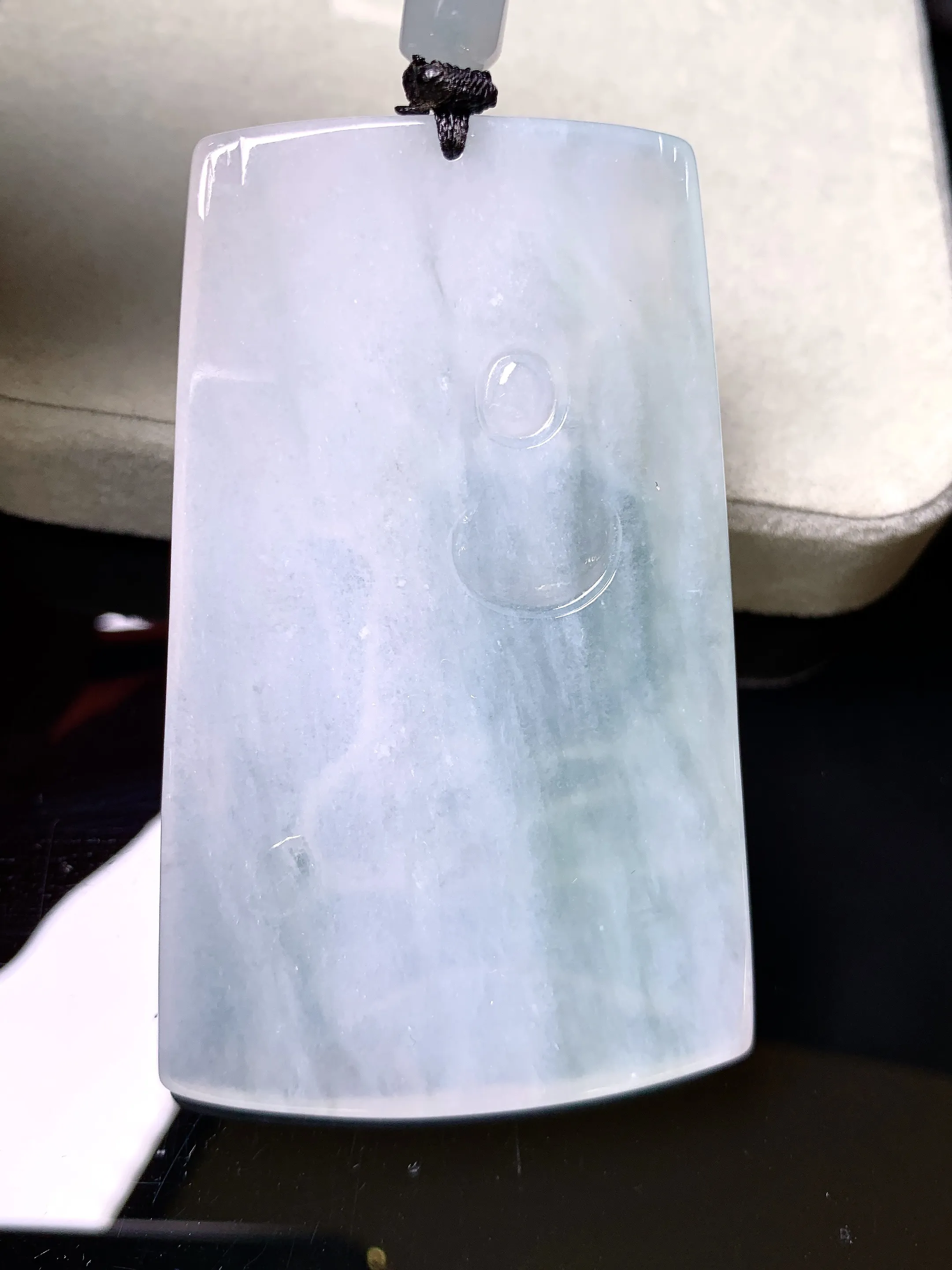 飘绿观音菩萨吊坠 玉质细腻 色泽清新艳丽 整体尺寸68*42.5*6.2