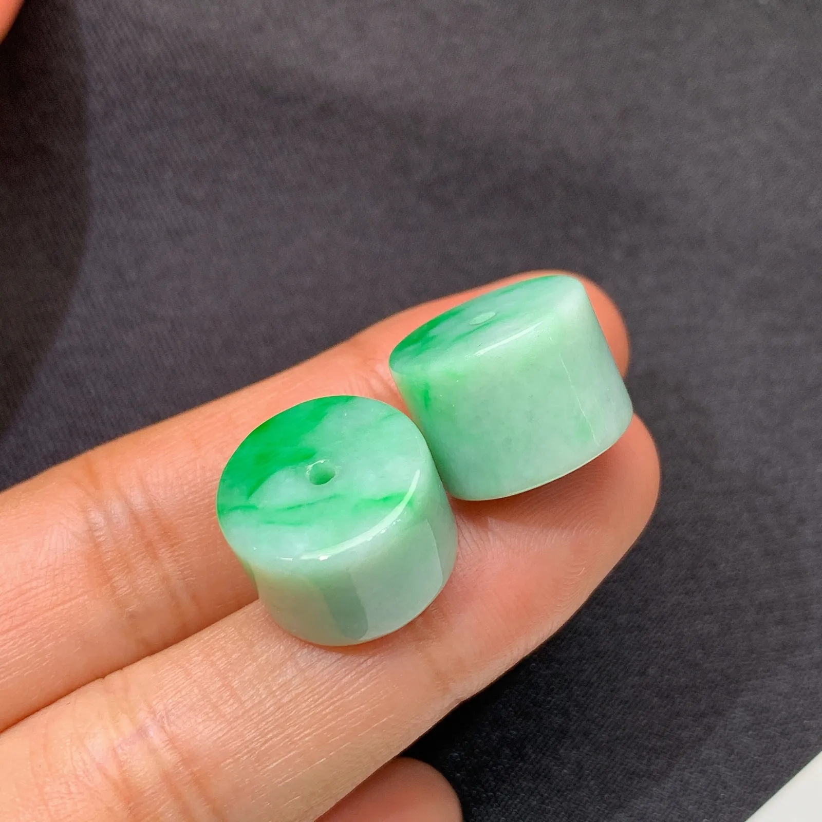 飘绿路路通一对，镶嵌佳品，冰润色阳，种水足，Fuy 尺寸10.4*14.2