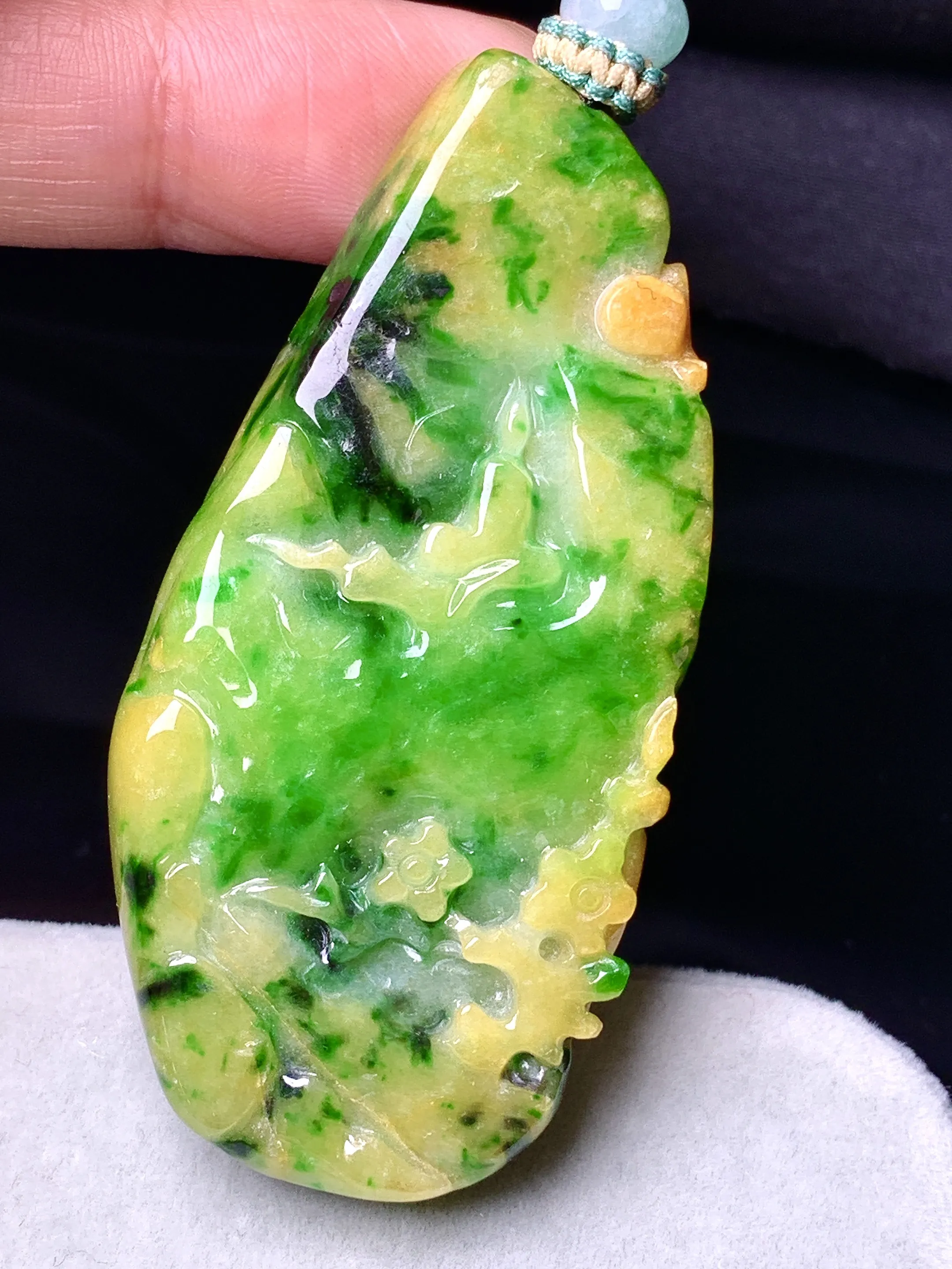 黄绿翡悟道山水牌吊坠 玉质细腻 色泽清新艳丽 整体尺寸59.3*28.5*6.6